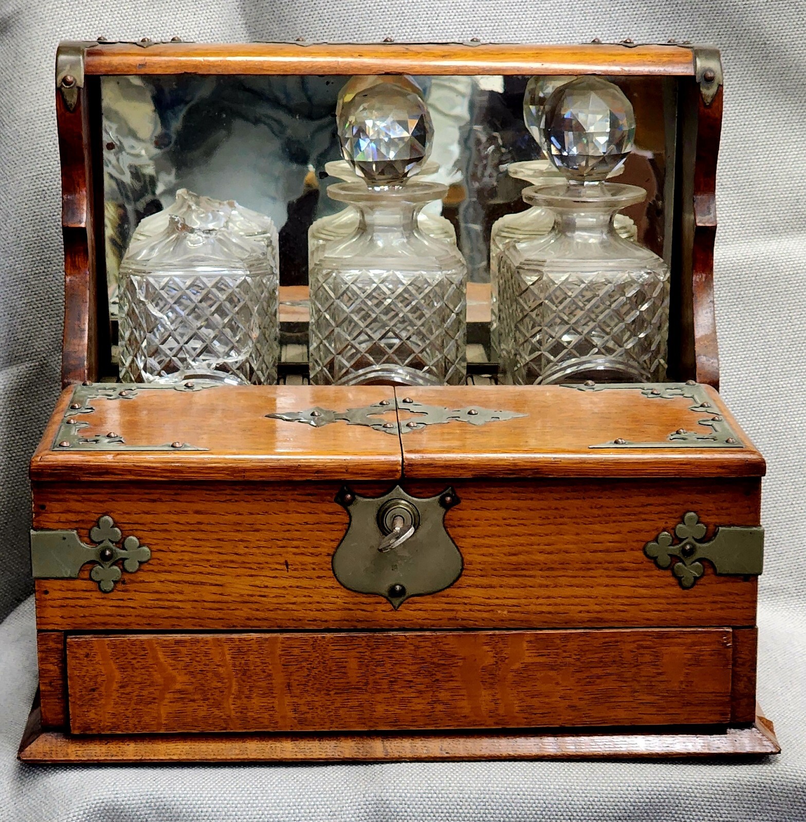RARE Antique, ca 1800's, London, Oak & Brass Tantalus w/Decanters & Original Key