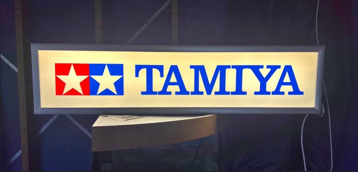RARE 1980’s TAMIYA MODELS ILLUMINATED DEALERSHIP SHOWROOM GARAGE SIGN - FERRARI RARE 1980’s TAMIYA MODELS ILLUMINATED DEALERSHIP SHOWROOM GARAGE SIGN - FERRARI