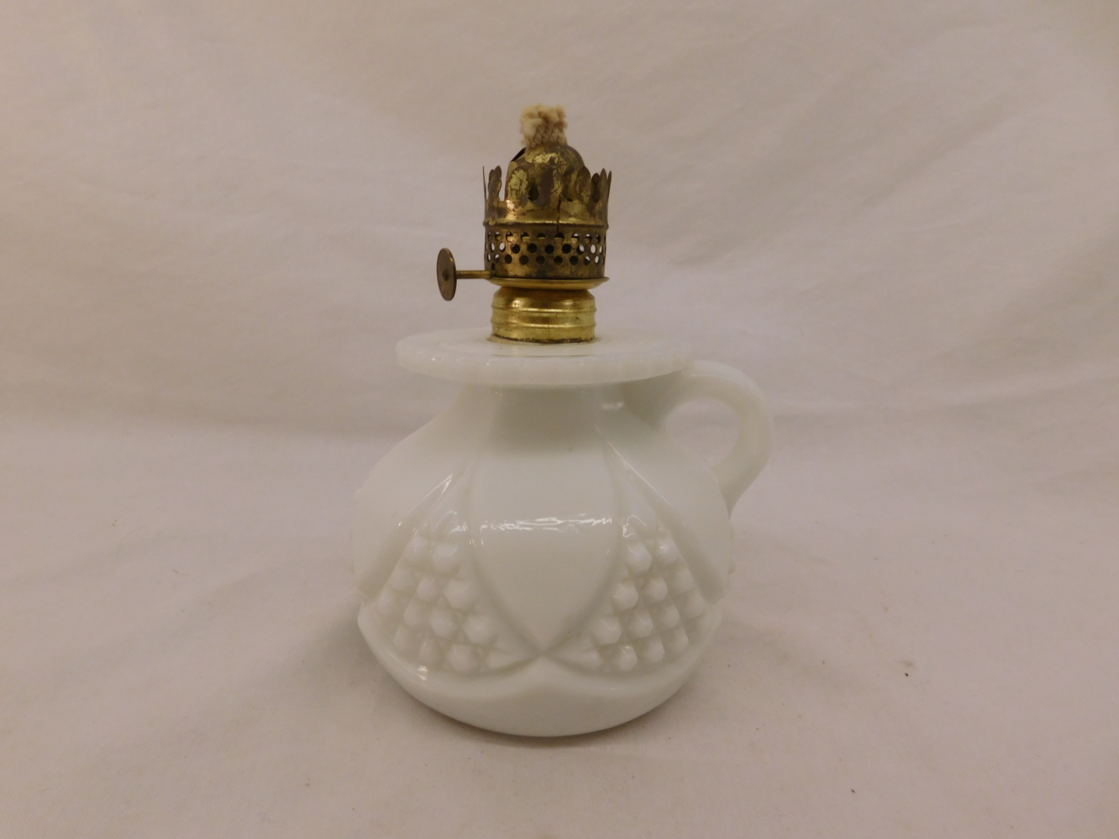 WHITE MILK GLASS FINGER LAMP ANTIQUE THE P&A.M.F.G CO ACORN HAND BLOWN PONTIL WHITE MILK GLASS FINGER LAMP ANTIQUE THE P&A.M.F.G CO ACORN HAND BLOWN PONTIL