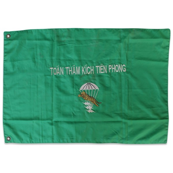 WARTIME LLDB / SOUTH VIETNAMESE SPECIAL FORCES FLAG (APFB-1025) WARTIME LLDB / SOUTH VIETNAMESE SPECIAL FORCES FLAG (APFB-1025)