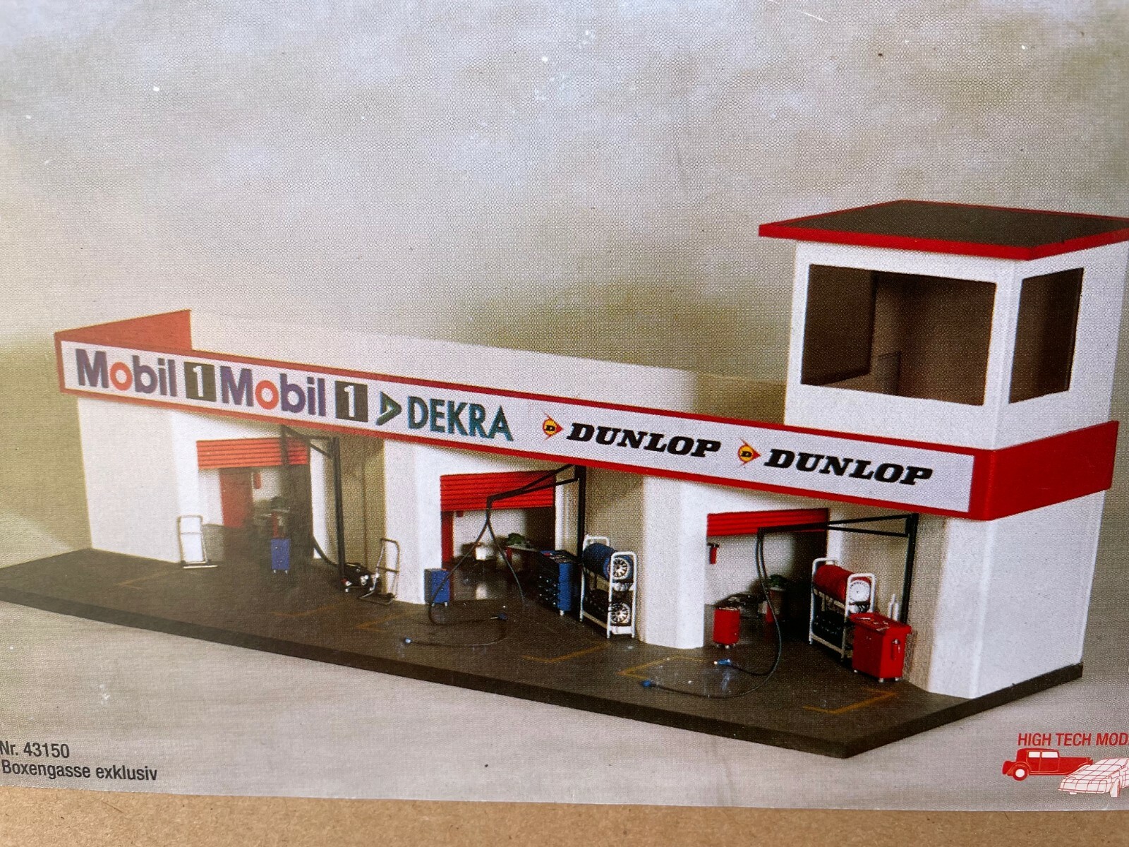 Exoto 43 Hi-Tech | Le Mans - Nurburgring - DTM Garages | 1:43 Super Diorama Exoto 43 Hi-Tech | Le Mans - Nurburgring - DTM Garages | 1:43 Super Diorama