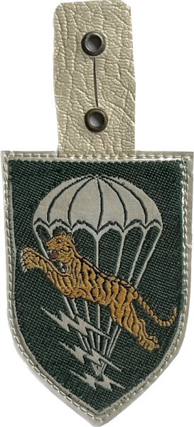 WARTIME LLDB / VIETNAMESE SPECIAL FORCES POCKET HANGER (APCI-1267) WARTIME LLDB / VIETNAMESE SPECIAL FORCES POCKET HANGER (APCI-1267)