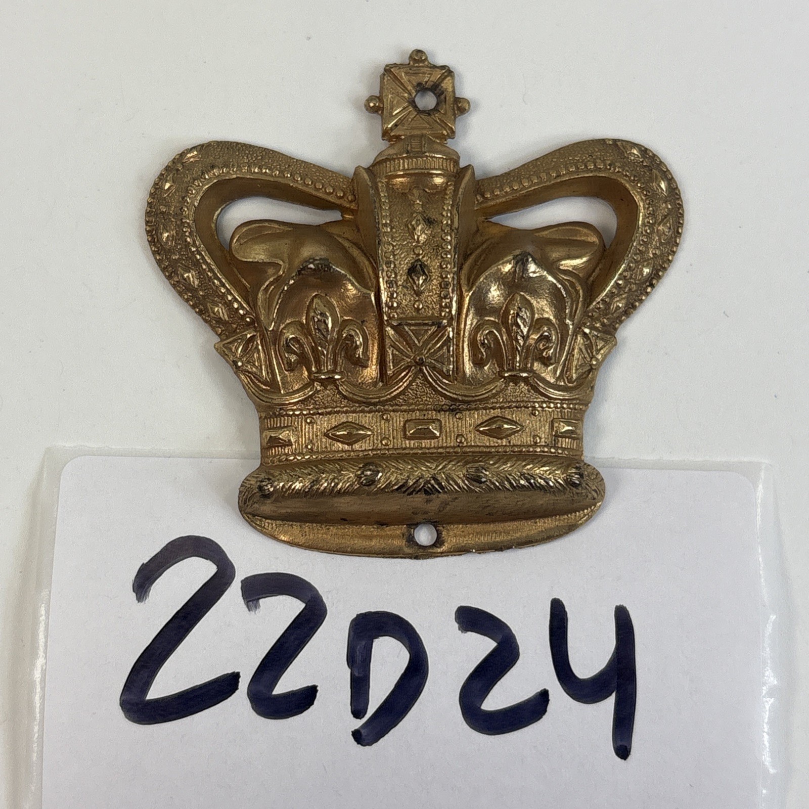 British Military St. Edward's Crown badge Rank Insignia 22D24 British Military St. Edward's Crown badge Rank Insignia 22D24