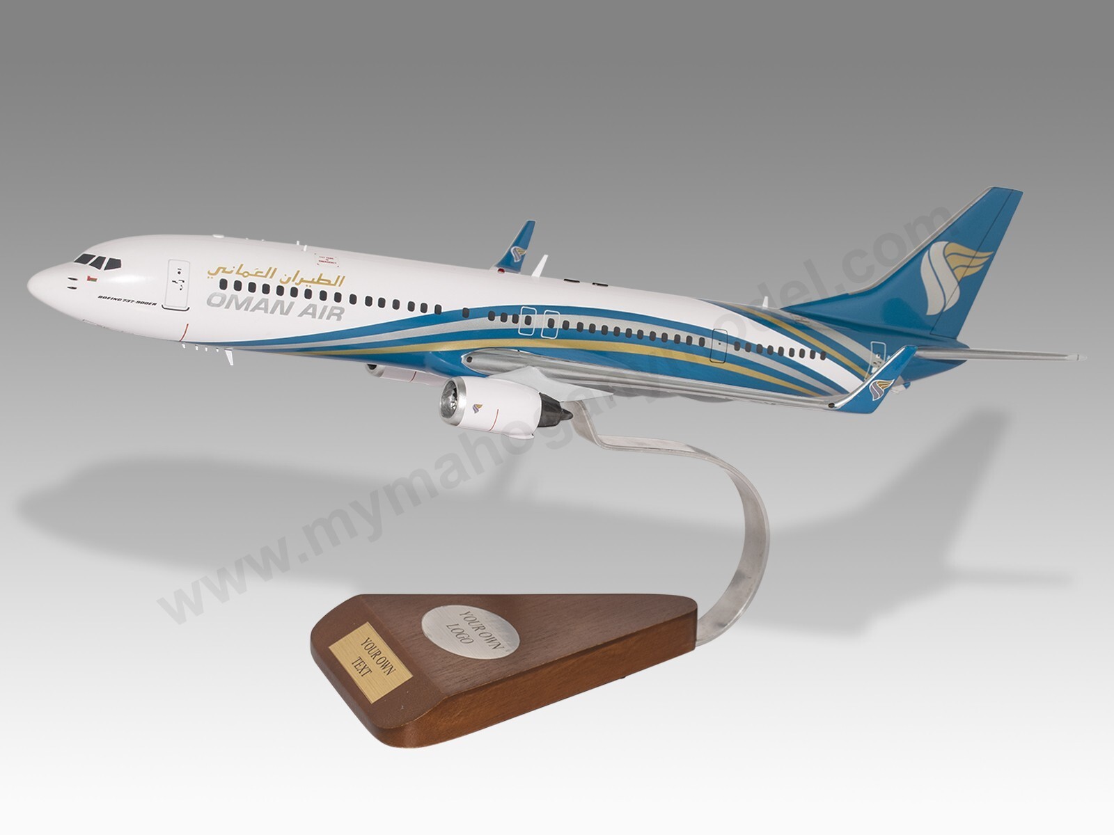 Boeing 737-900ER Oman Air Desk Wood Airplane Model Large Scale 1/100 Boeing 737-900ER Oman Air Desk Wood Airplane Model Large Scale 1/100