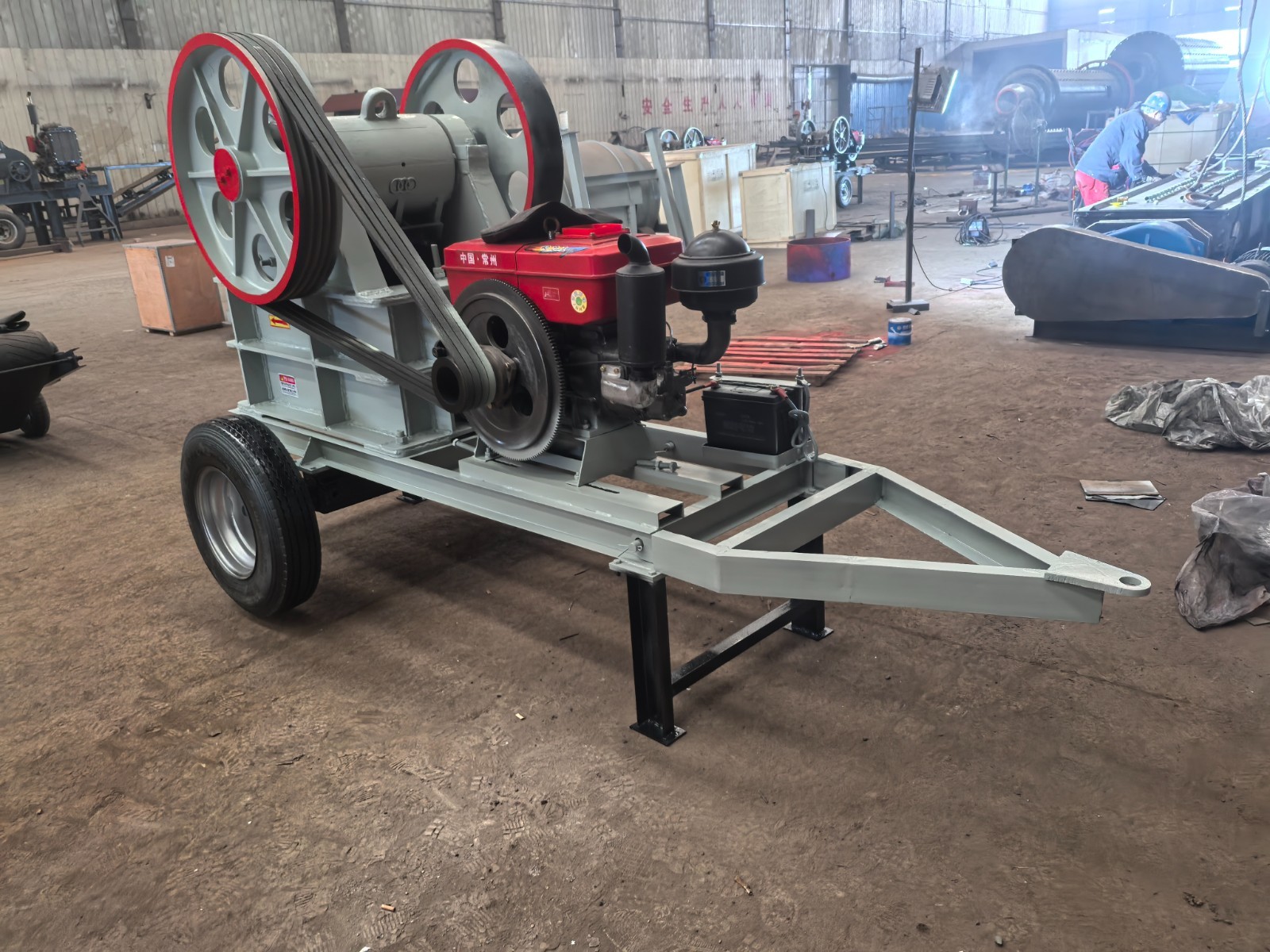 250*400 mobile jaw crusher diesel engine  granite pebble Quarry rock crusher