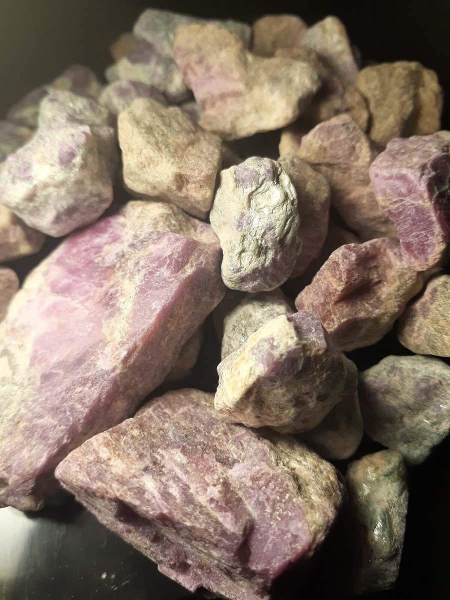 Rubies- Raw Natural Rough Ruby Gemstone,1,026.6 Gram. 5,133 carat. Rubies- Raw Natural Rough Ruby Gemstone,1,026.6 Gram. 5,133 carat.