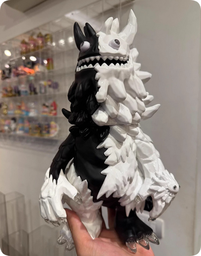 NO COFFEE xT9G  INSTINCTOY ICE EROSION RANGEAS BLACK & WHITE Model Figure Limit
