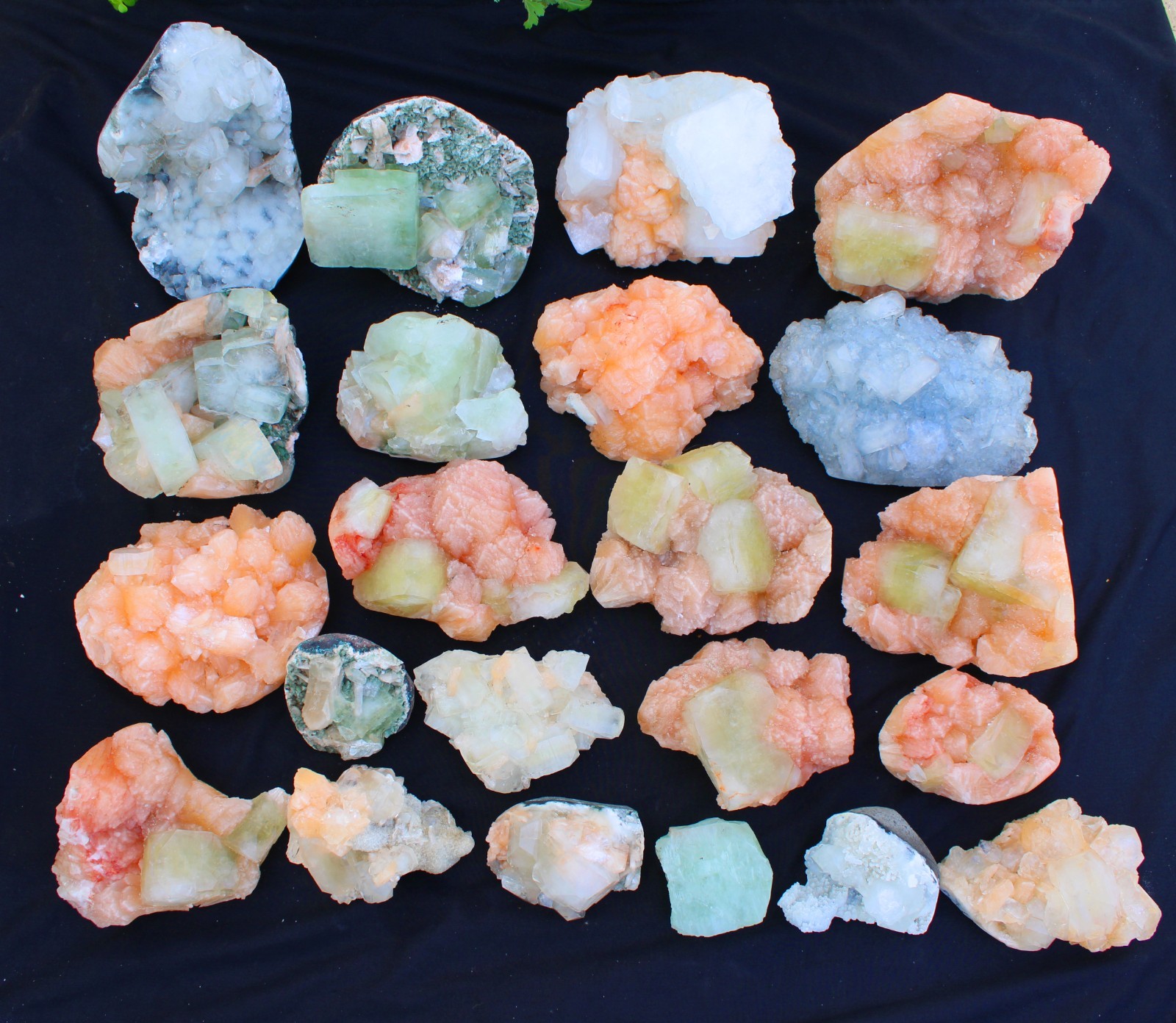 MIX LOT OF GREEN APOPHYLLITE , STILBITE , CORAL ( 22 NOS ) MINERALS SPECIMEN