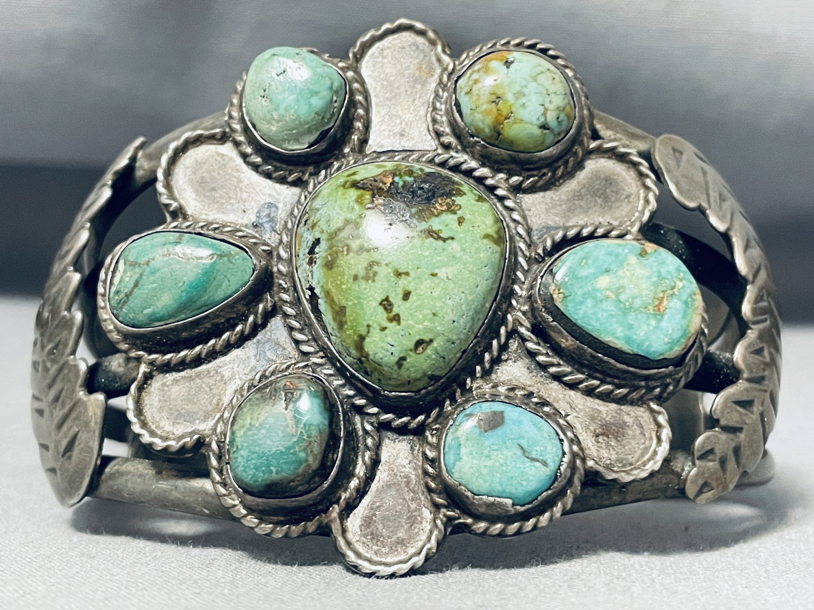 ONE OF THE BEST VINTAGE MUSEUM ROYSTON TURQUOISE NAVAJO STERLING SILVER BRACELET ONE OF THE BEST VINTAGE MUSEUM ROYSTON TURQUOISE NAVAJO STERLING SILVER BRACELET