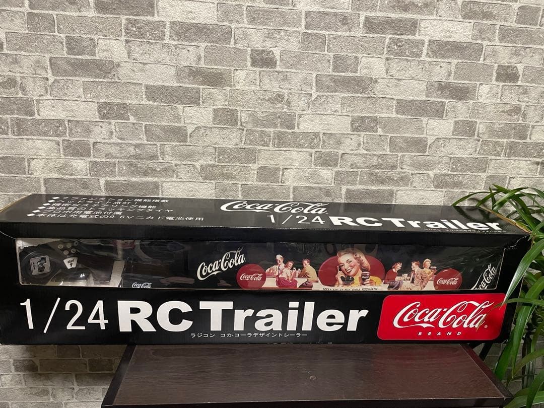 Unused Coca-Cola Mercedes-Benz design trailer size 1/24