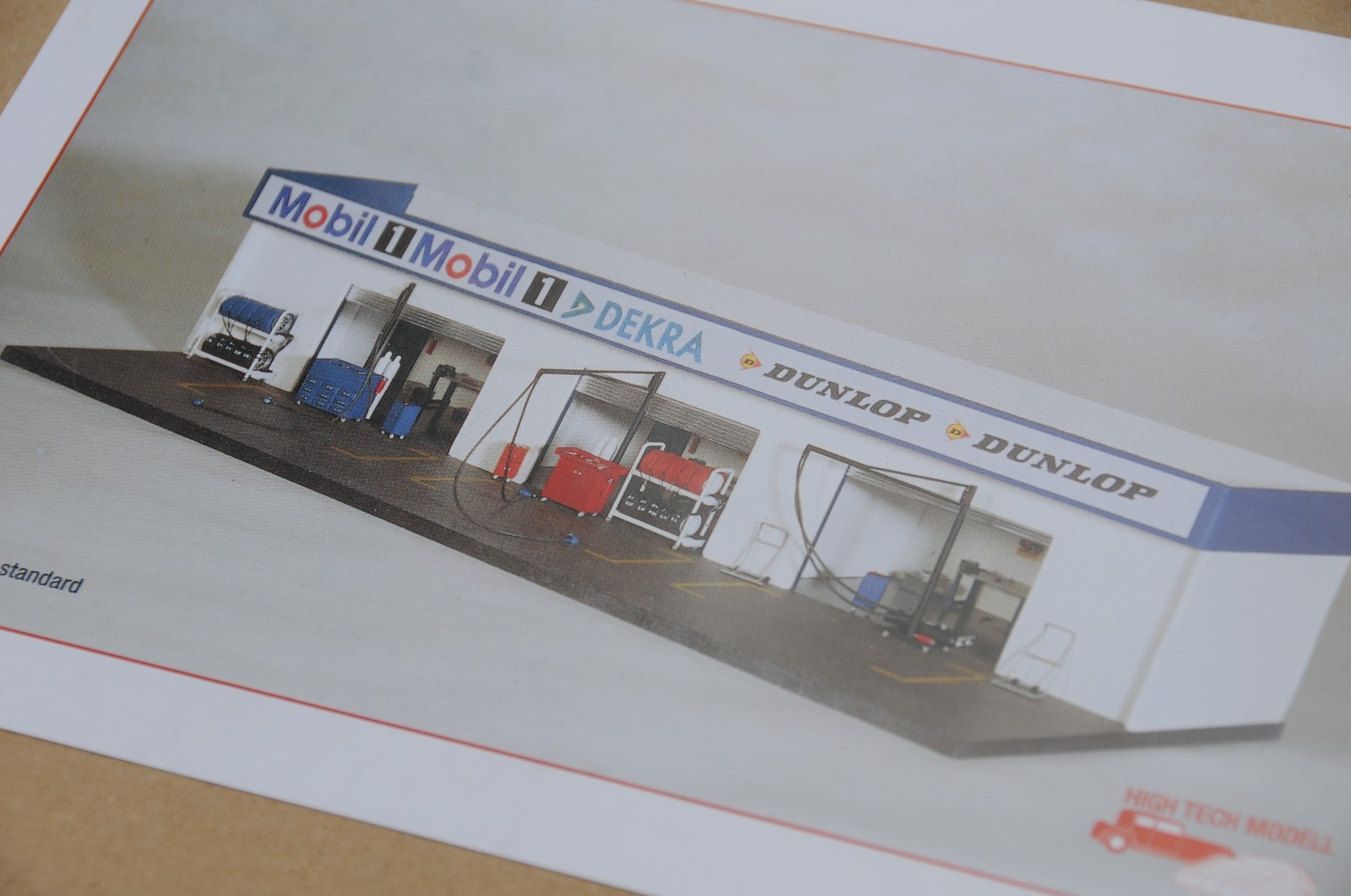 Exoto 43 Hi-Tech | Le Mans - Nurburgring - DTM Garages/Pits | 1:43 Super Diorama