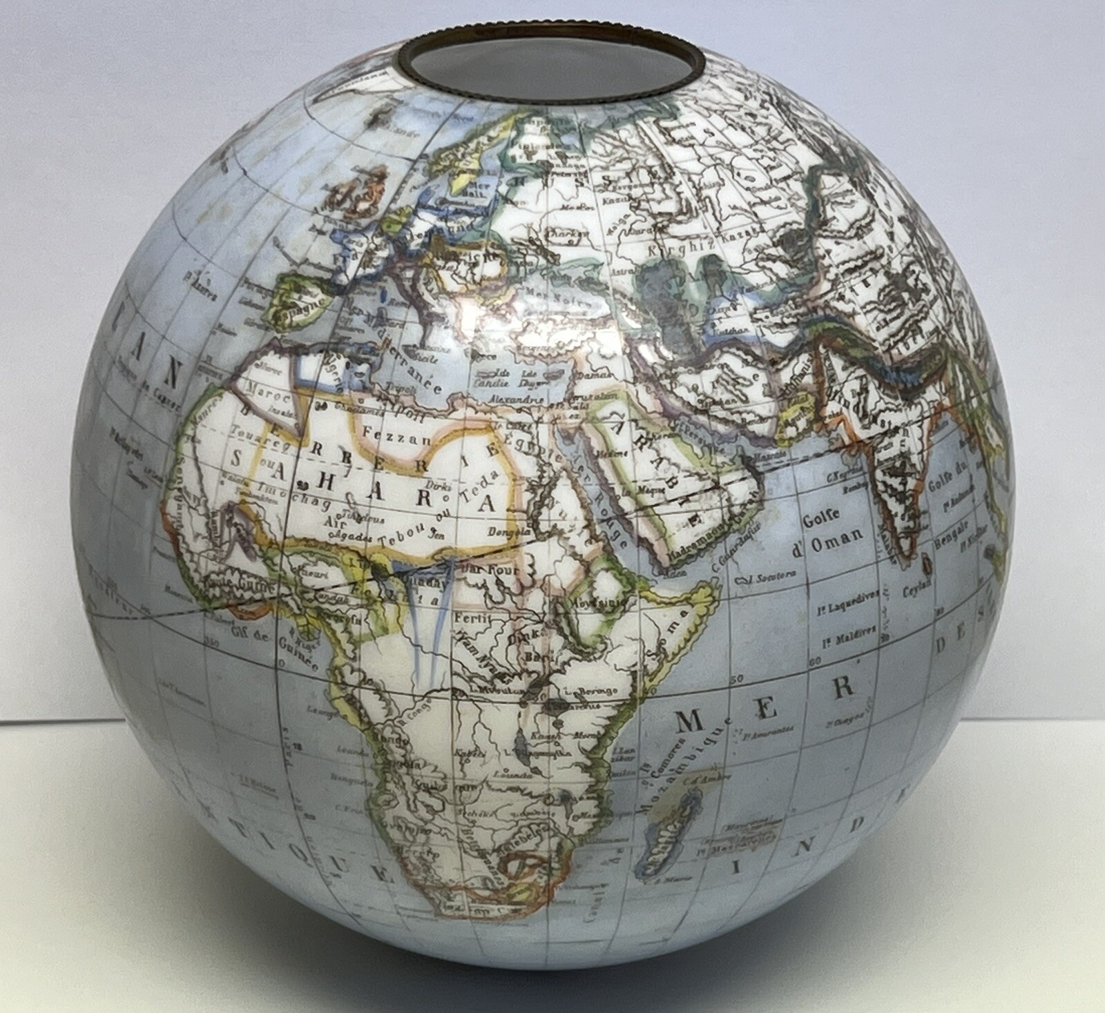 ANTIQUE BACCARAT GLASS VICTORIAN OLD GLOBE GEOGRAPHY MAP KEROSENE OIL LAMP SHADE ANTIQUE BACCARAT GLASS VICTORIAN OLD GLOBE GEOGRAPHY MAP KEROSENE OIL LAMP SHADE