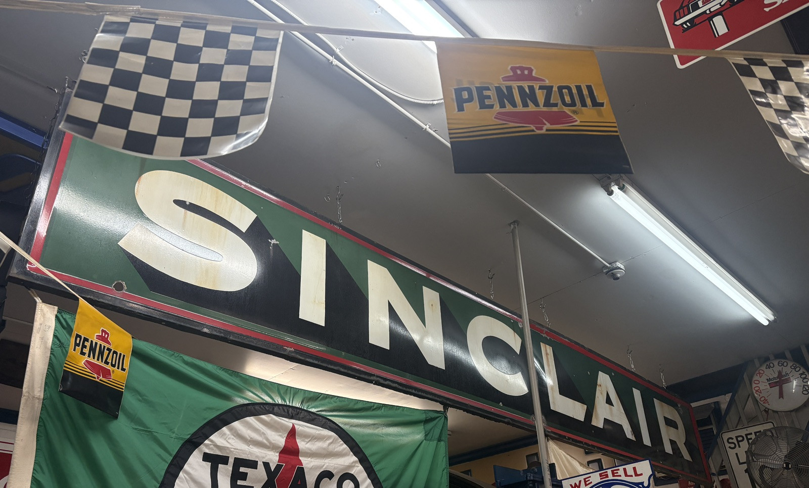 LARGE SINCLAIR ORIGINAL PORCELAIN GAS STATION SIGN - 18 FEET LONG - 2 Pieces LARGE SINCLAIR ORIGINAL PORCELAIN GAS STATION SIGN - 18 FEET LONG - 2 Pieces