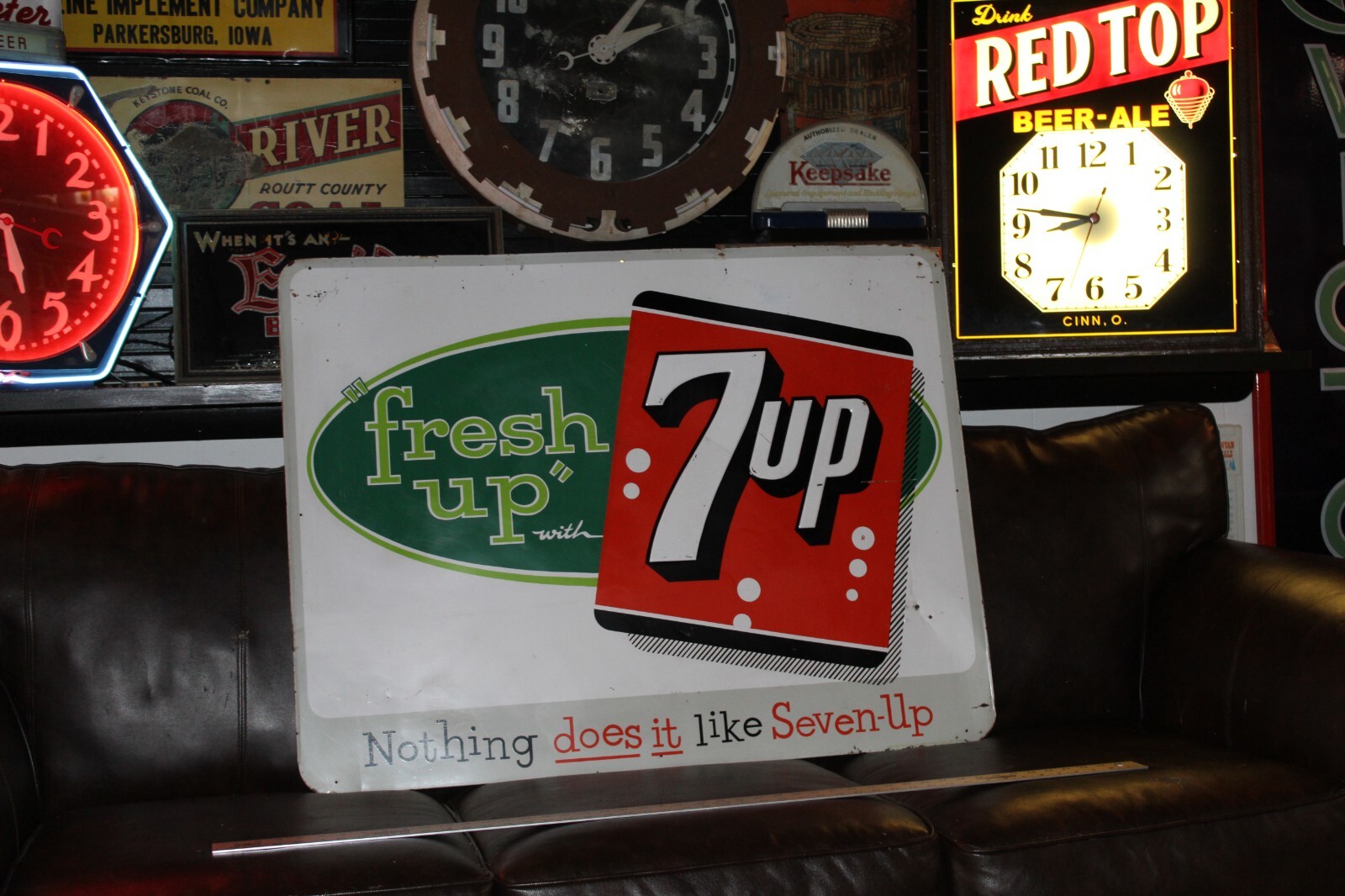 SCARCE 1960 FRESH UP 7UP SODA POP LARGE EMBOSSED METAL DEALER SIGN COKE PEPSI SCARCE 1960 FRESH UP 7UP SODA POP LARGE EMBOSSED METAL DEALER SIGN COKE PEPSI