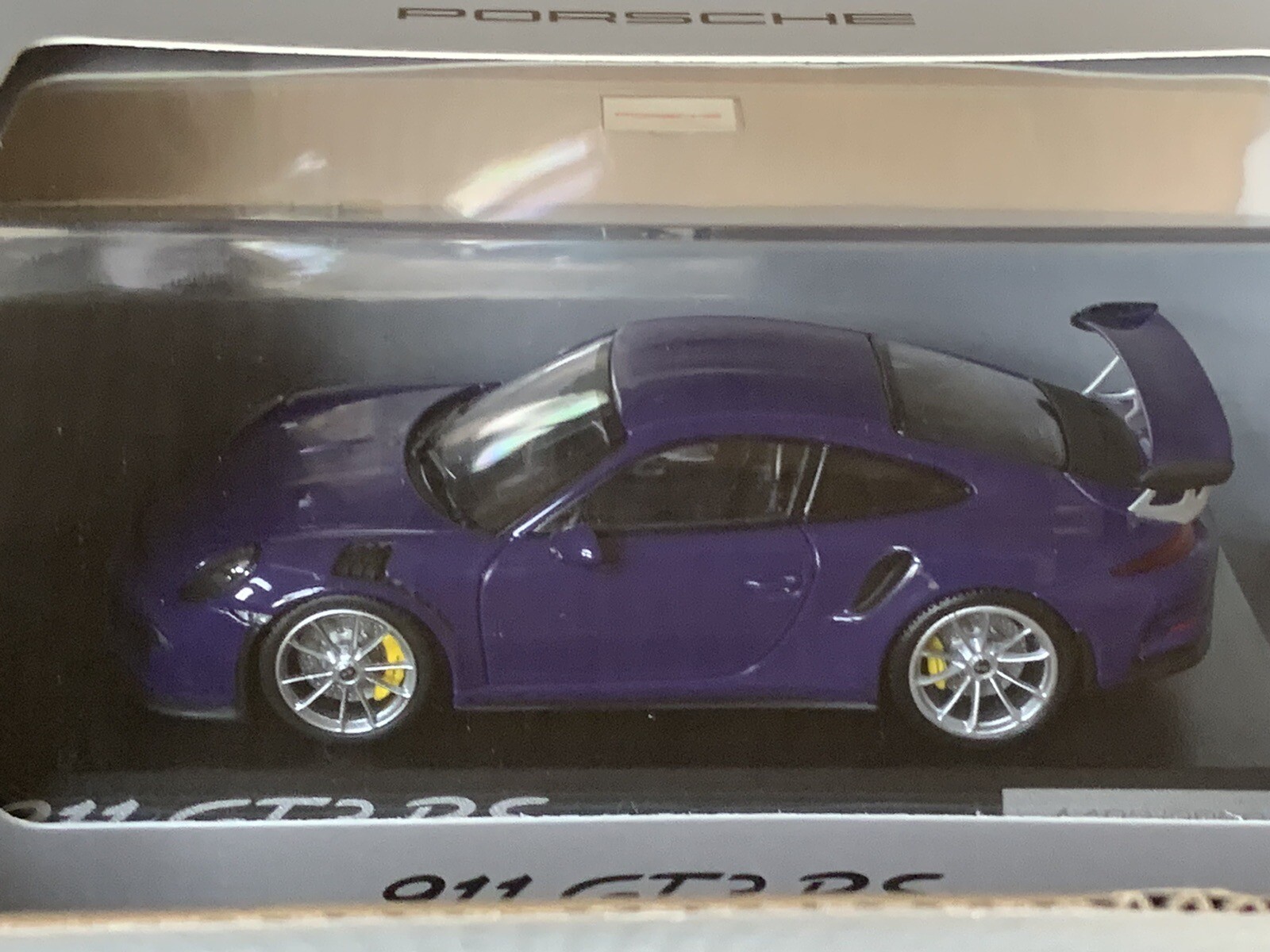 Porsche 911 GT3 RS (991) Ultra Violet 2016 Minichamps 1:43 Rare