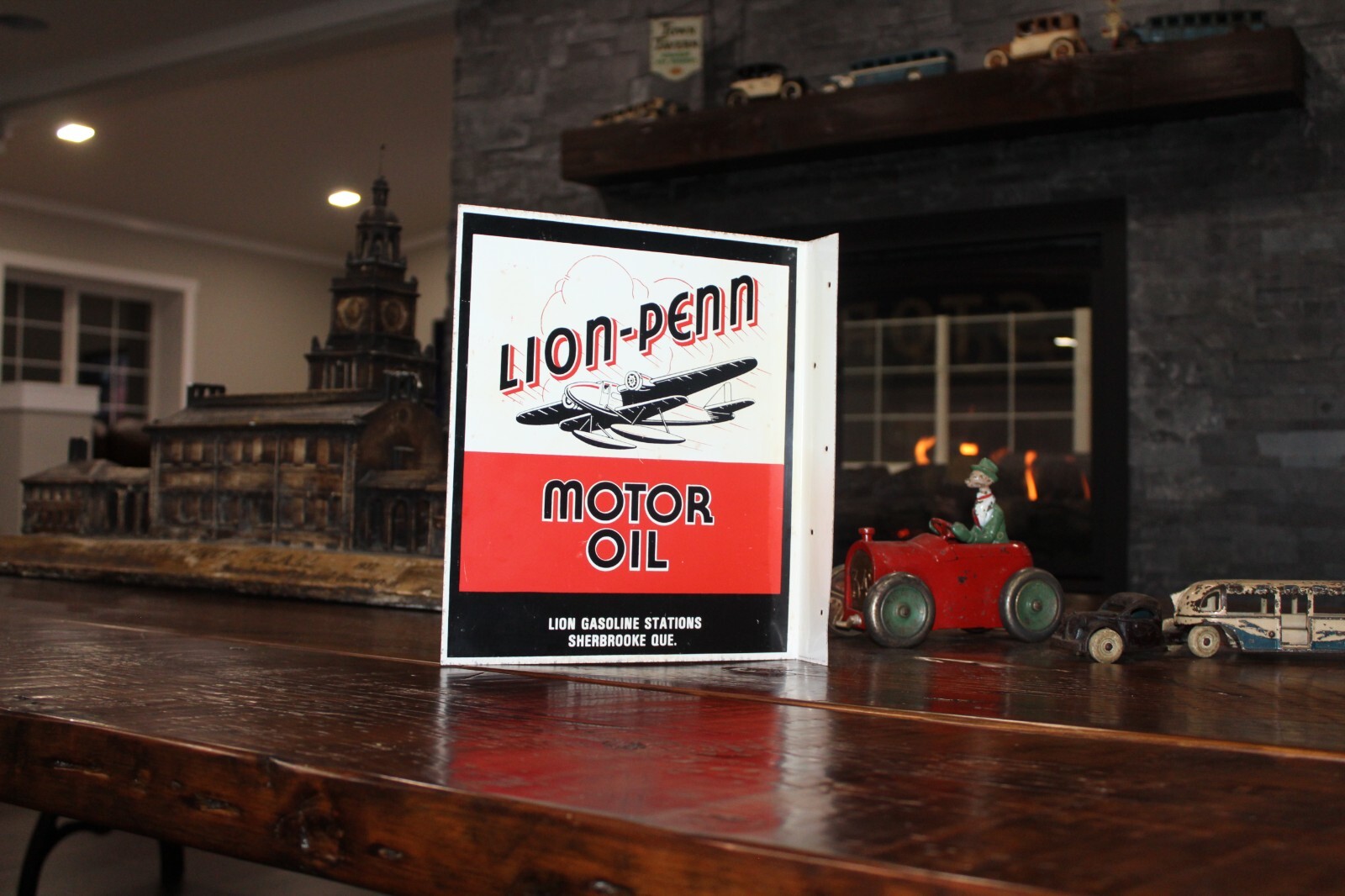 SCARCE 1950s LION PENN MOTOR OIL AVIATION 2-SIDED PAINTED METAL FLANGE SIGN GAS SCARCE 1950s LION PENN MOTOR OIL AVIATION 2-SIDED PAINTED METAL FLANGE SIGN GAS
