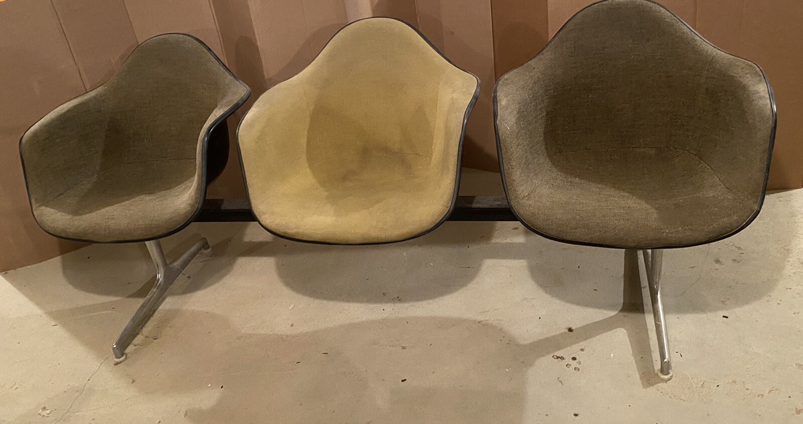 Vtg Charles & Ray Eames Tandem 3 Shell Fiberglass Chair Seating - Herman Miller Vtg Charles & Ray Eames Tandem 3 Shell Fiberglass Chair Seating - Herman Miller