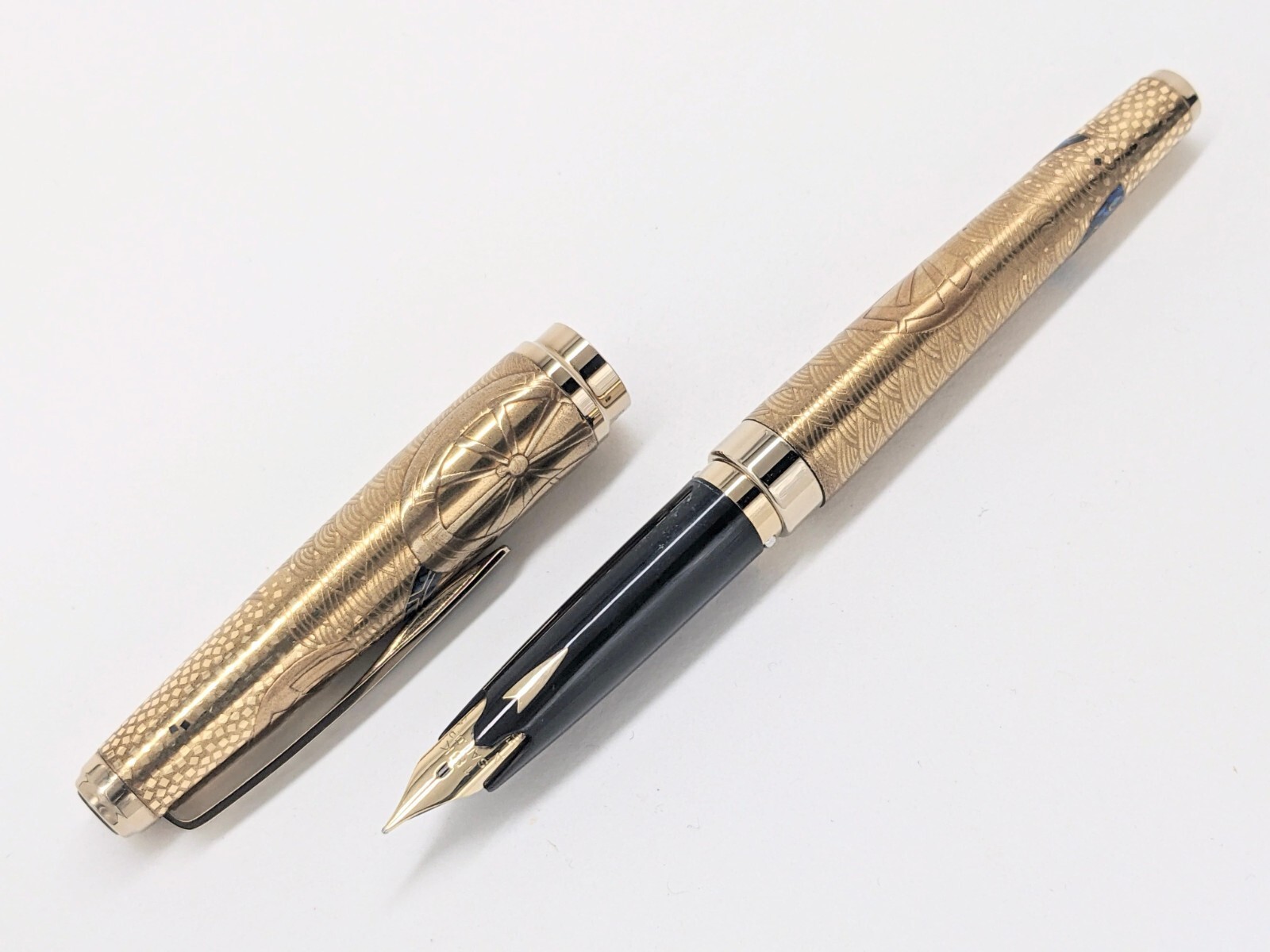 Sailor Fountain Pen '80s Wooden scroll, ebony, Kaga Takamakie,  18K M