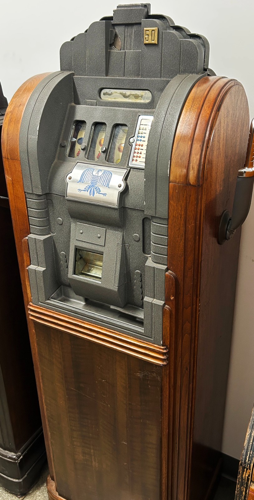 Mills 50c Extraordinary Slot / Mahogany Wood Cabinet Circa 1940's