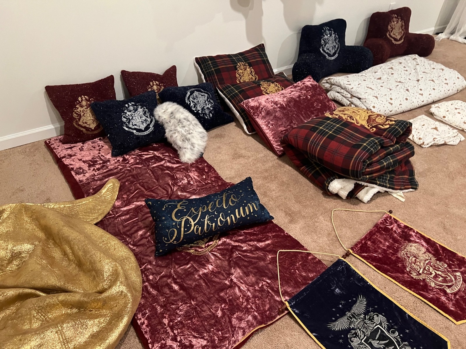 pottery barn harry potter lot huge in excellent condition pottery barn harry potter lot huge in excellent condition