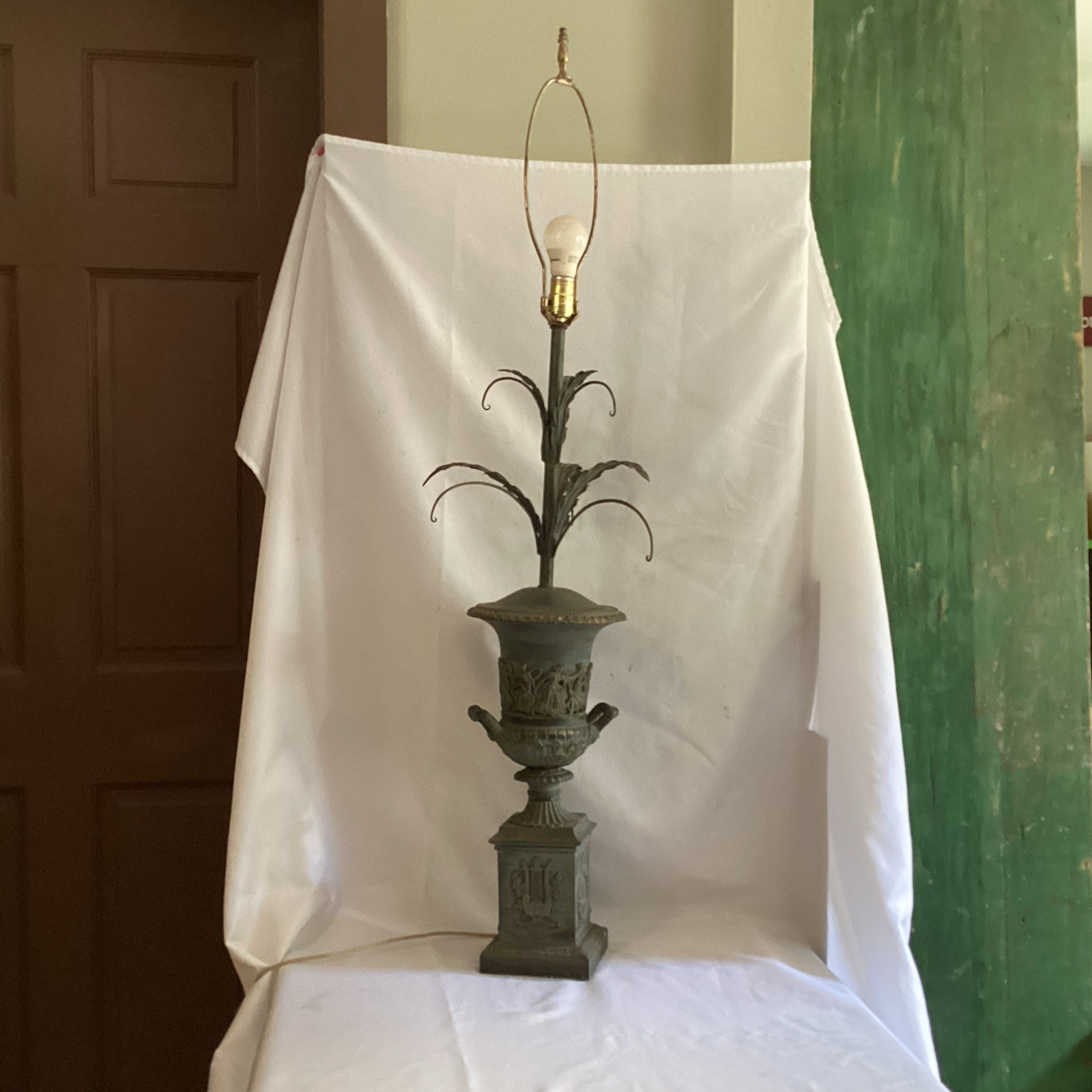 ELEGANT MONUMENTAL VICTORIAN NEOCLASSICAL TOLE PALM TREE STYLE LAMP 36” BRASS? ELEGANT MONUMENTAL VICTORIAN NEOCLASSICAL TOLE PALM TREE STYLE LAMP 36” BRASS?