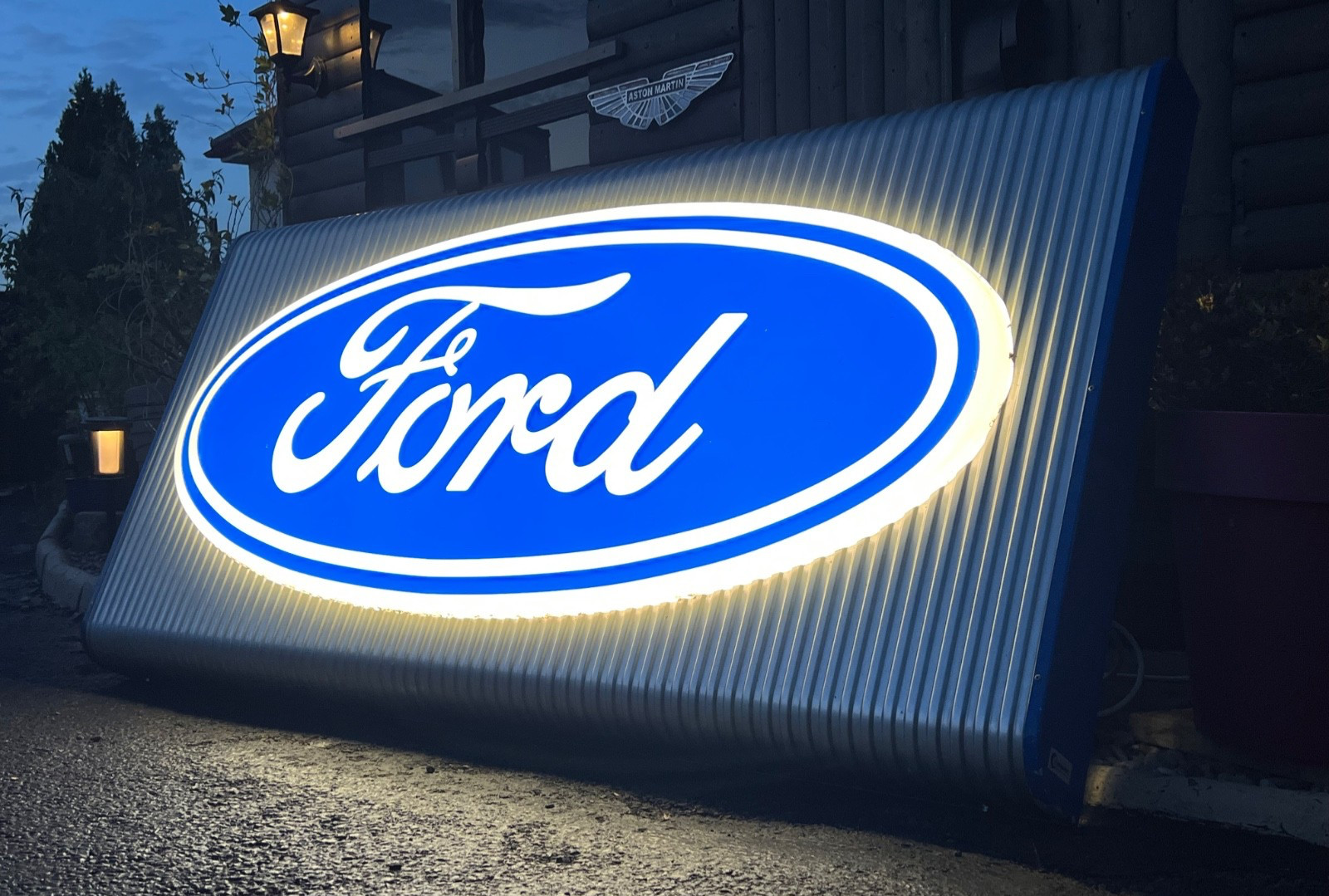 RARE 1980’s FORD ILLUMINATED DEALER SIGN SHOWROOM GARAGE SIGN - RS COSWORTH RARE 1980’s FORD ILLUMINATED DEALER SIGN SHOWROOM GARAGE SIGN - RS COSWORTH