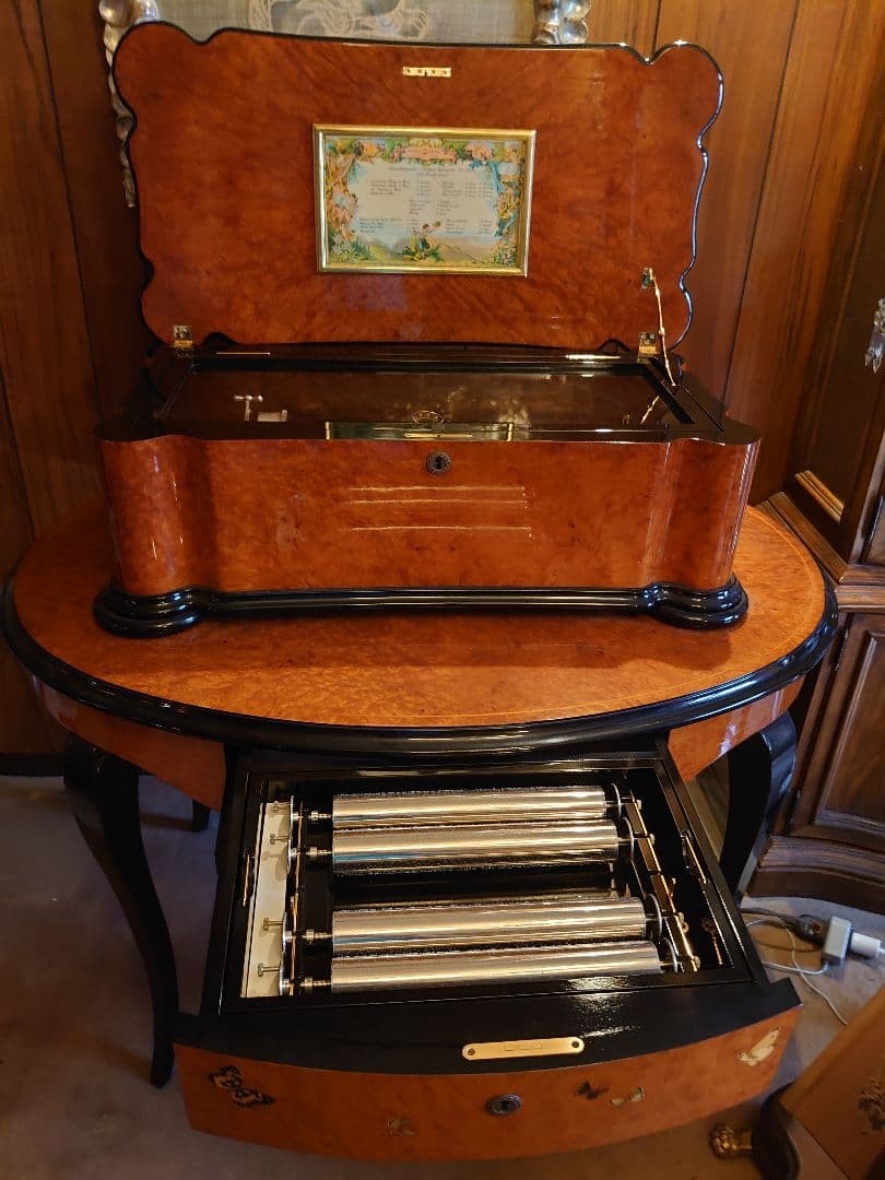 Reuge cylinder music box
