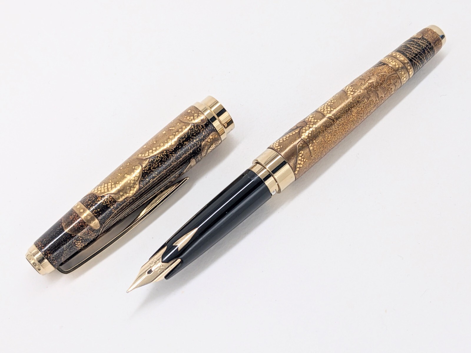 Sailor Fountain Pen '80s Wooden scroll, ebony, Kaga Takamakie,  18K M