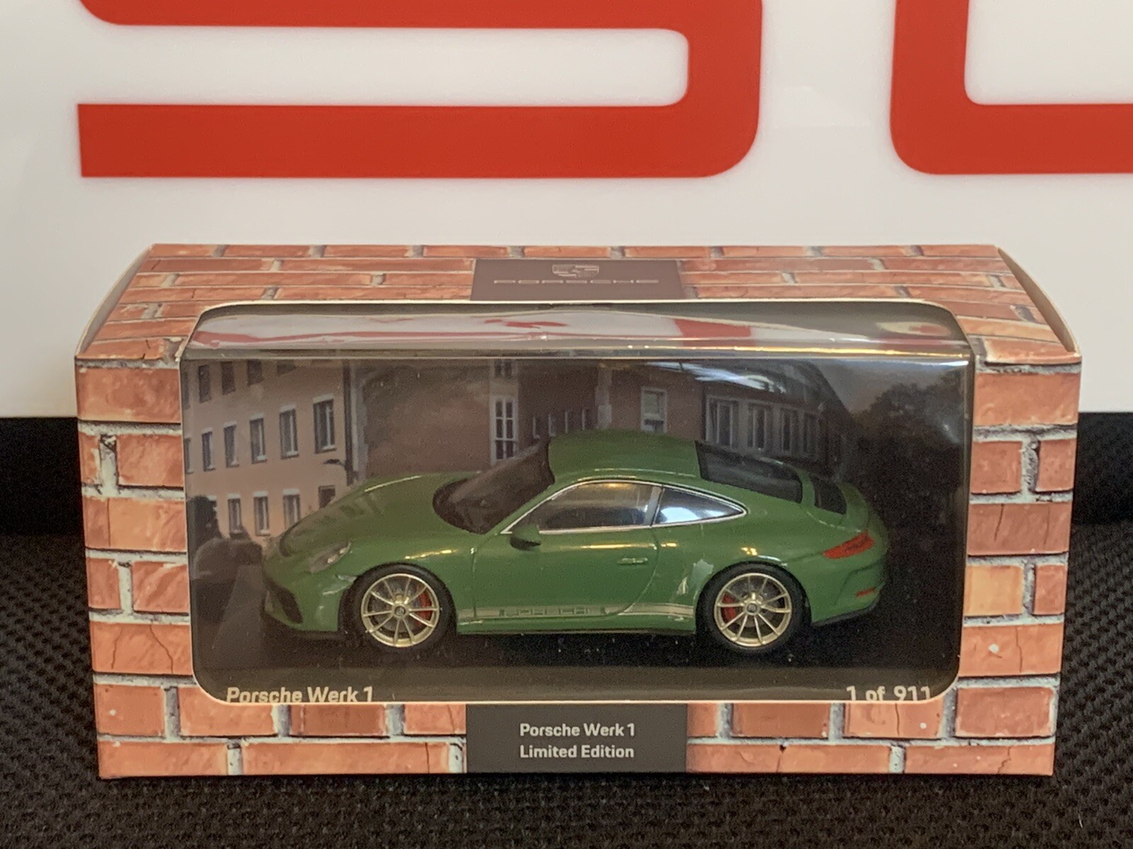 Porsche 911 (991.2) GT3 Touring - PTS Auratium Green 1:43 Minichamps