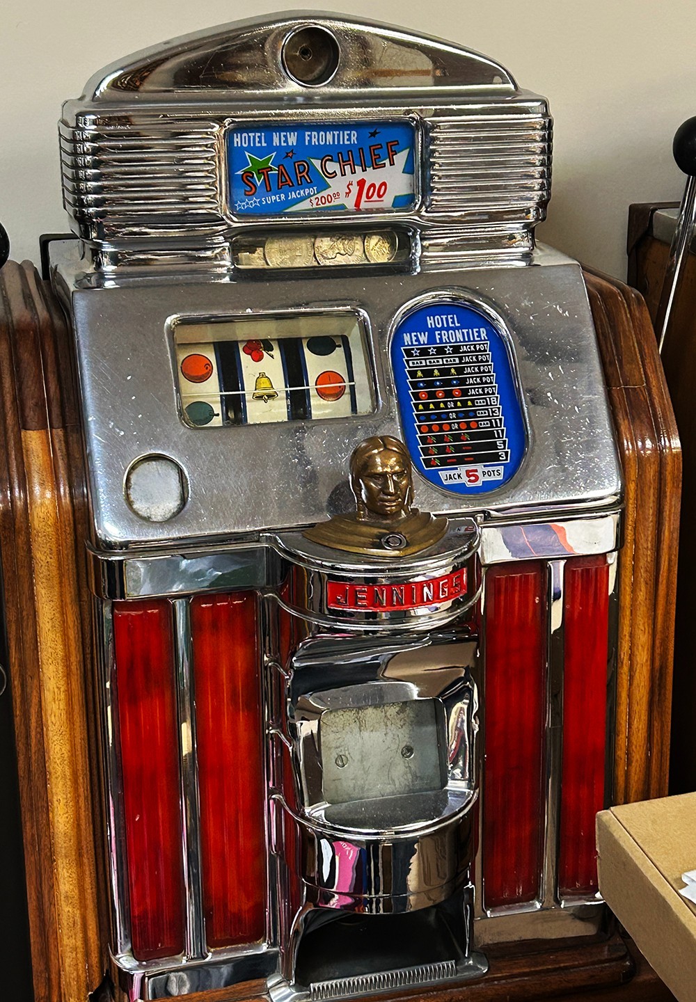 Jennings Dollar Star Chief Slot Hotel New Frontier/ Mahogany Wood Cabinet Jennings Dollar Star Chief Slot Hotel New Frontier/ Mahogany Wood Cabinet