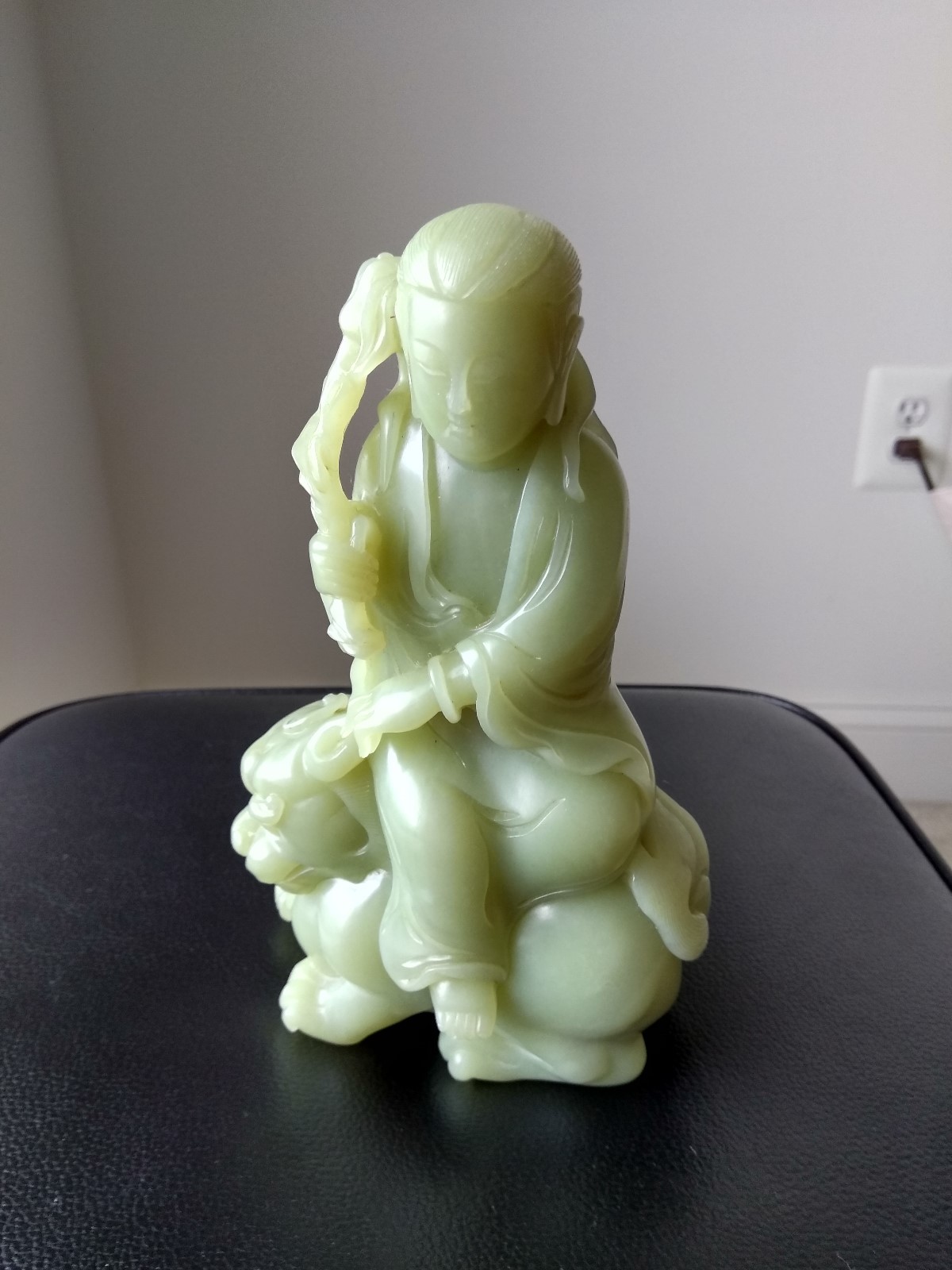 Chinese celadon Hetian nephrite Jade figure Guanyin KwanYin Buddha statue Chinese celadon Hetian nephrite Jade figure Guanyin KwanYin Buddha statue