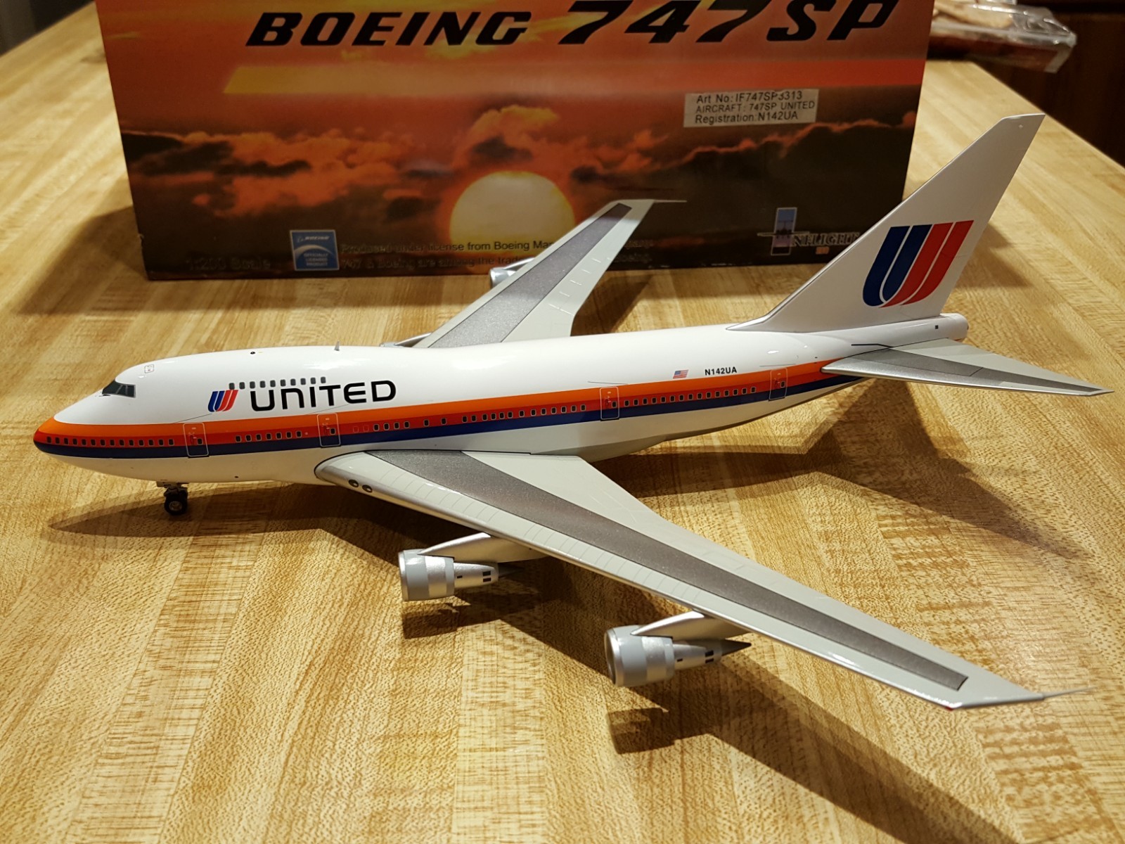 Inflight200 United Airlines B 747SP-21 1:200 IF747SP3313 Saul Bass Lrg Tl N142UA Inflight200 United Airlines B 747SP-21 1:200 IF747SP3313 Saul Bass Lrg Tl N142UA