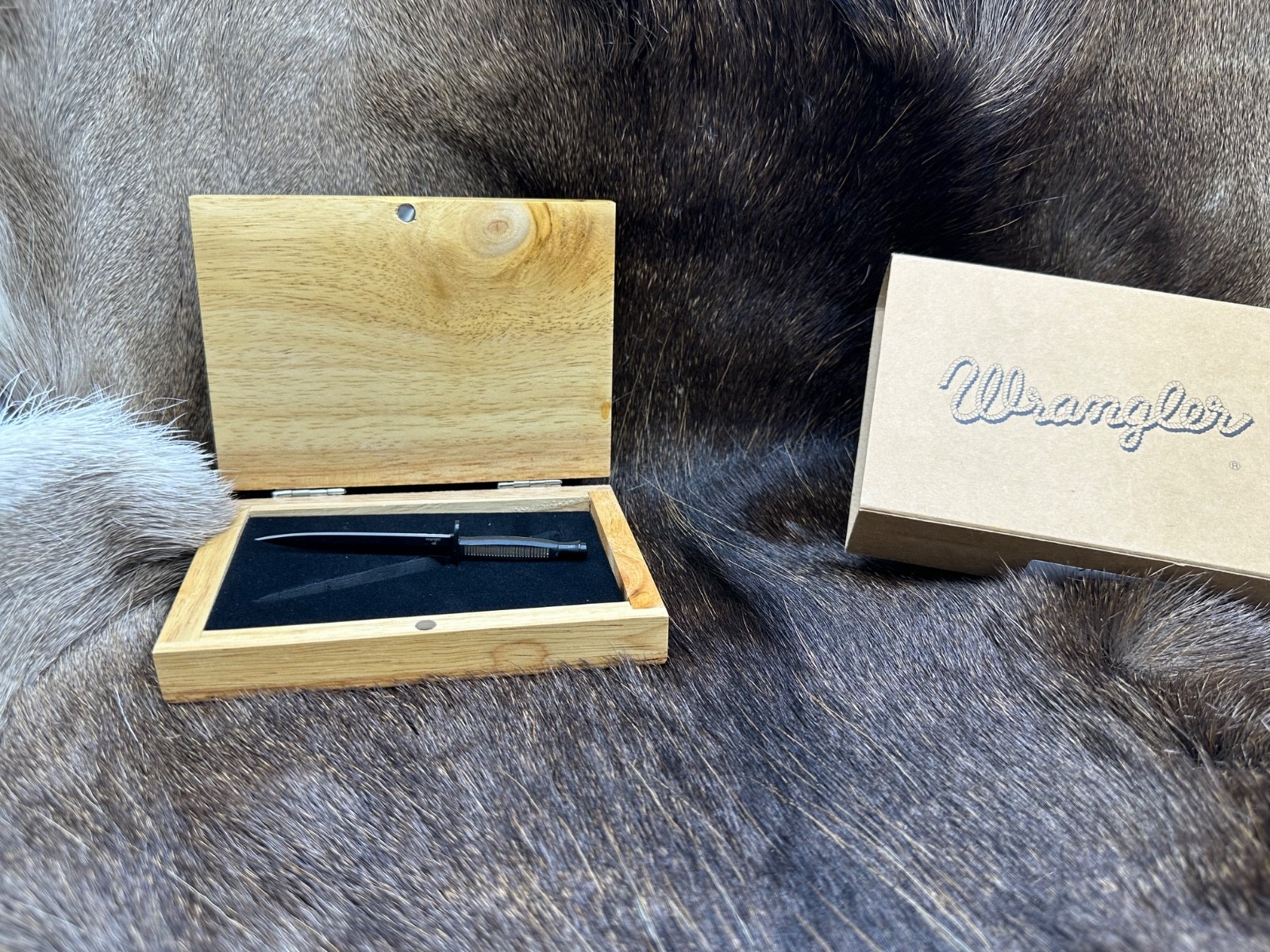 Wrangler Miniature Dagger Knife Mint In Wood Display Case #13 Wrangler Miniature Dagger Knife Mint In Wood Display Case #13