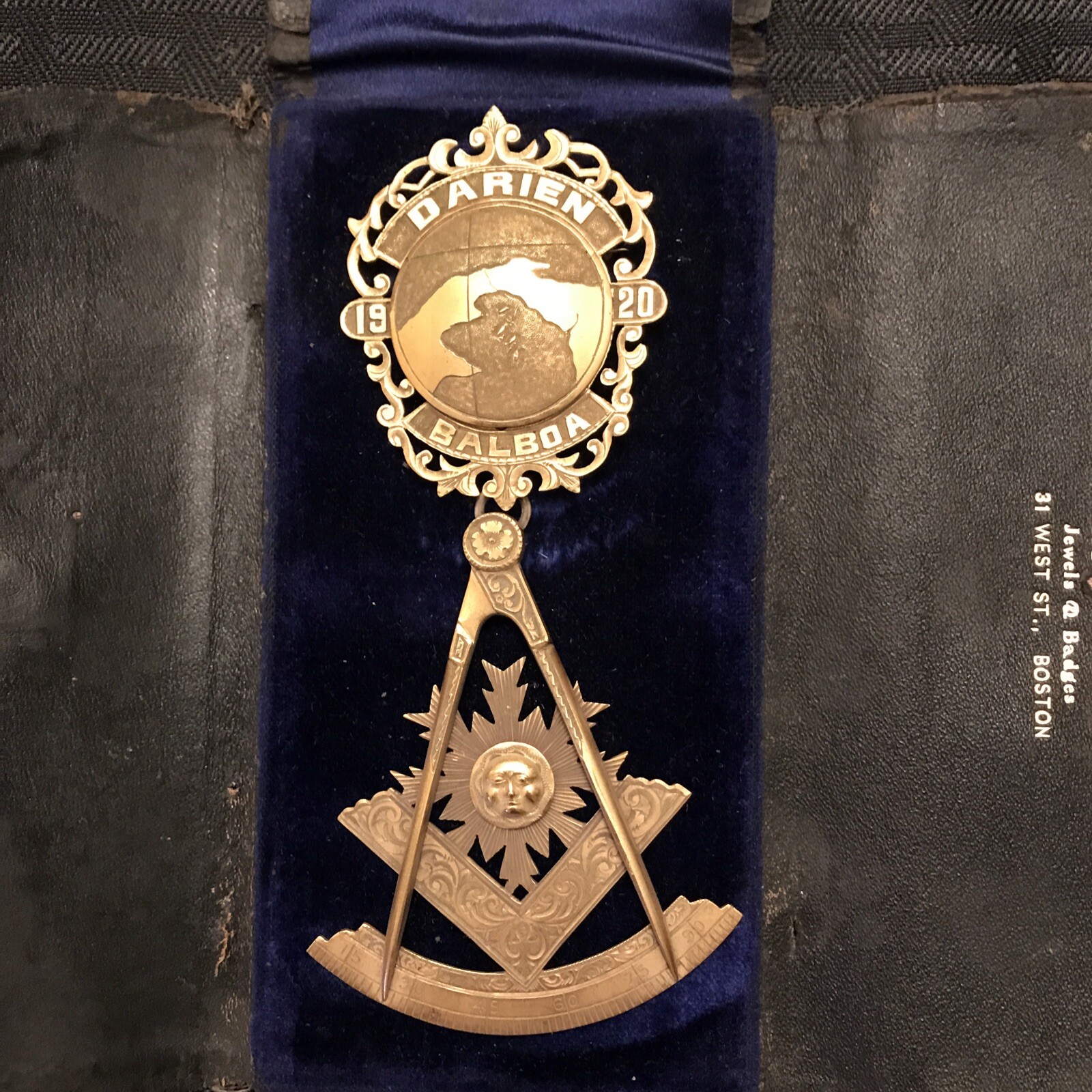 Vintage Freemason Master Masonic Medal Pin 18k Yellow Gold Panama Canal  Vintage Freemason Master Masonic Medal Pin 18k Yellow Gold Panama Canal 