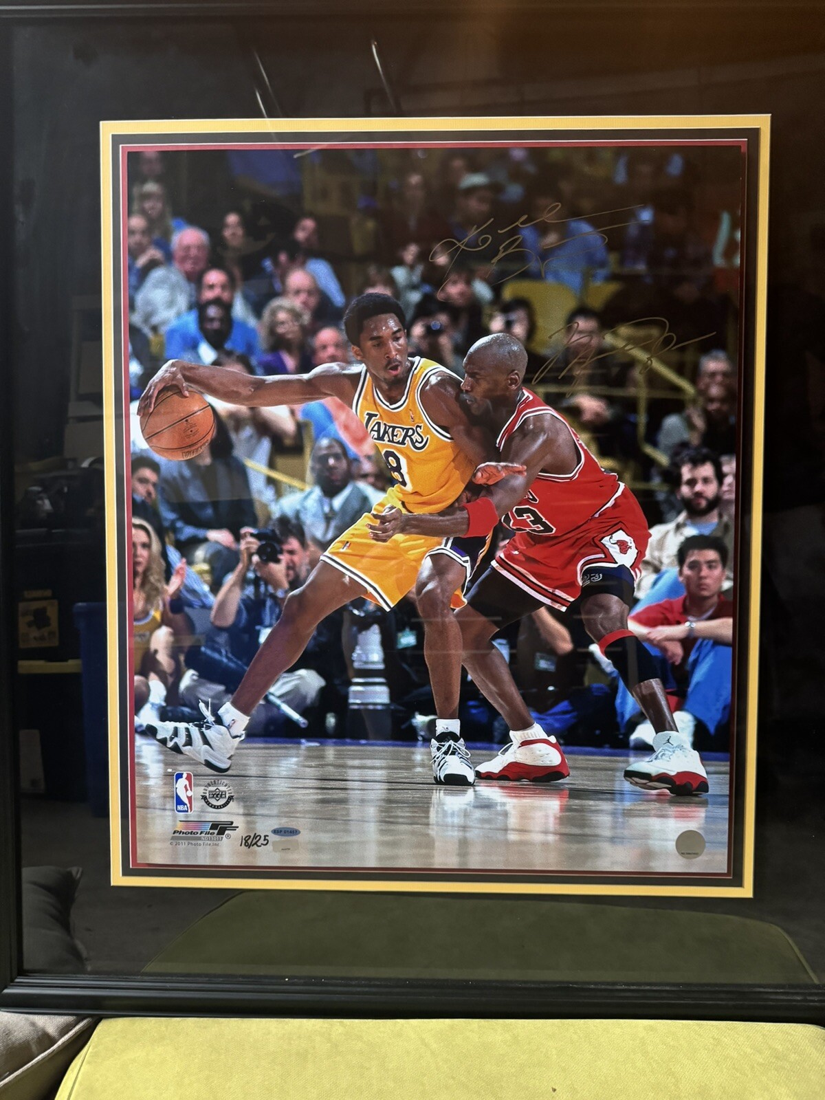 Michael Jordan & Kobe Bryant Double autographed picture. Panini 18/25 Michael Jordan & Kobe Bryant Double autographed picture. Panini 18/25