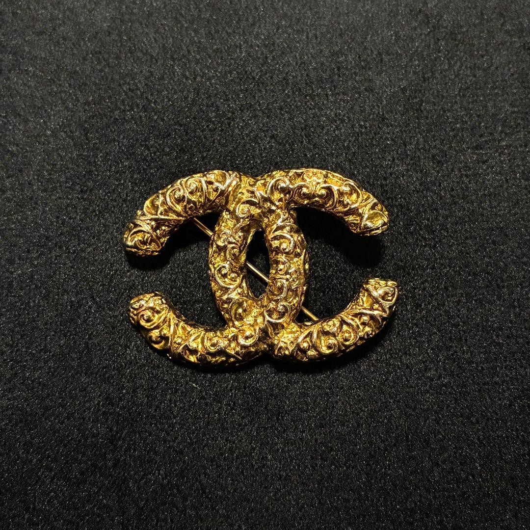 CHANEL Vintage Gold Lava Brooch 4cm x 3cm Used Small Flaws CHANEL Vintage Gold Lava Brooch 4cm x 3cm Used Small Flaws