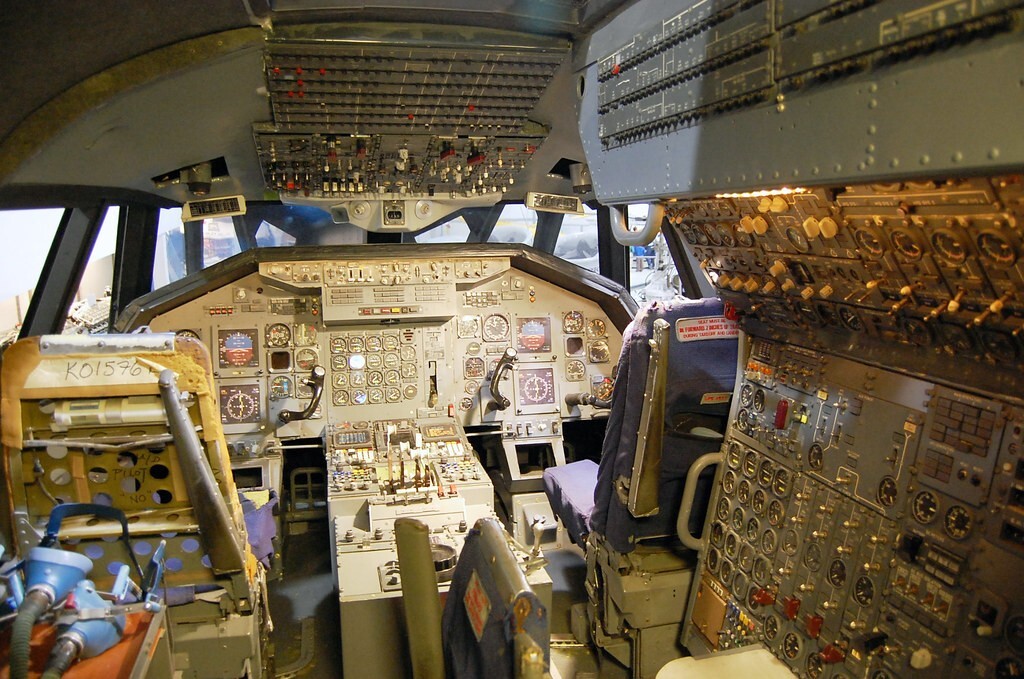 Boeing 2707-300 SST AIRCRAFT - Cockpit - photo Boeing 2707-300 SST AIRCRAFT - Cockpit - photo
