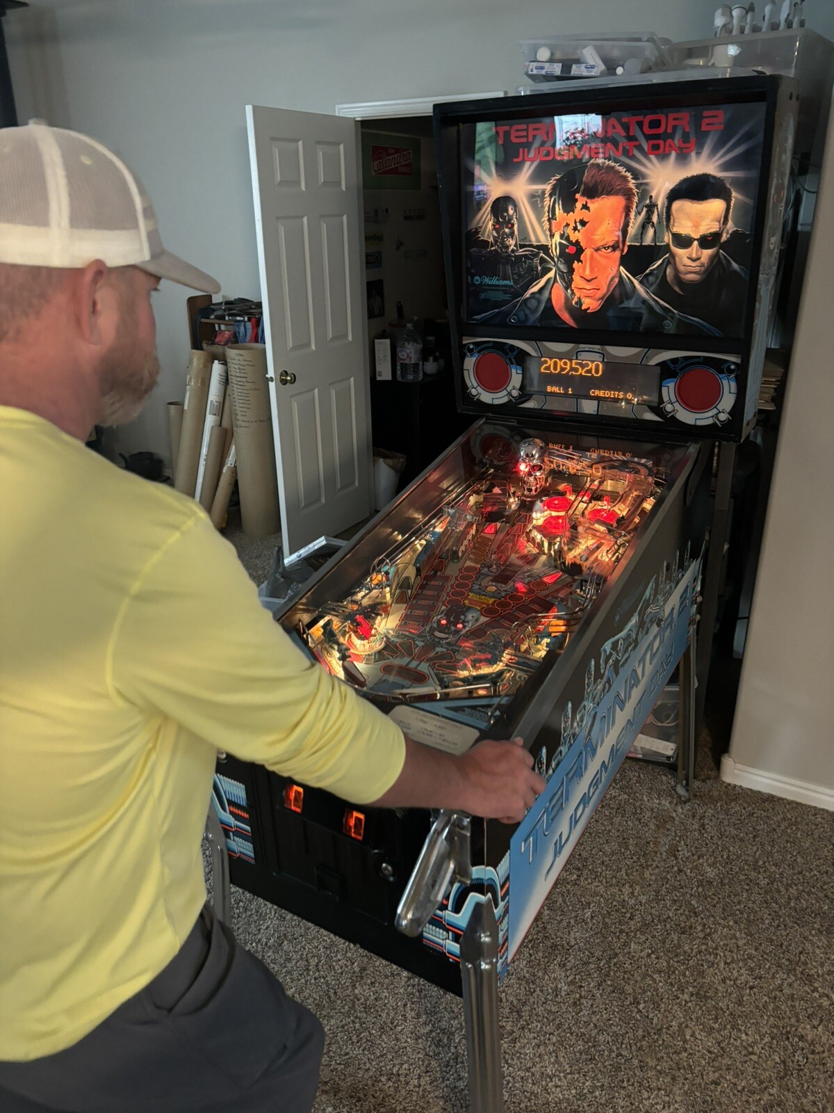 ORIGINAL 1991 Terminator 2 Pinball Machine Arnold Schwarzenegger By Williams. ORIGINAL 1991 Terminator 2 Pinball Machine Arnold Schwarzenegger By Williams.