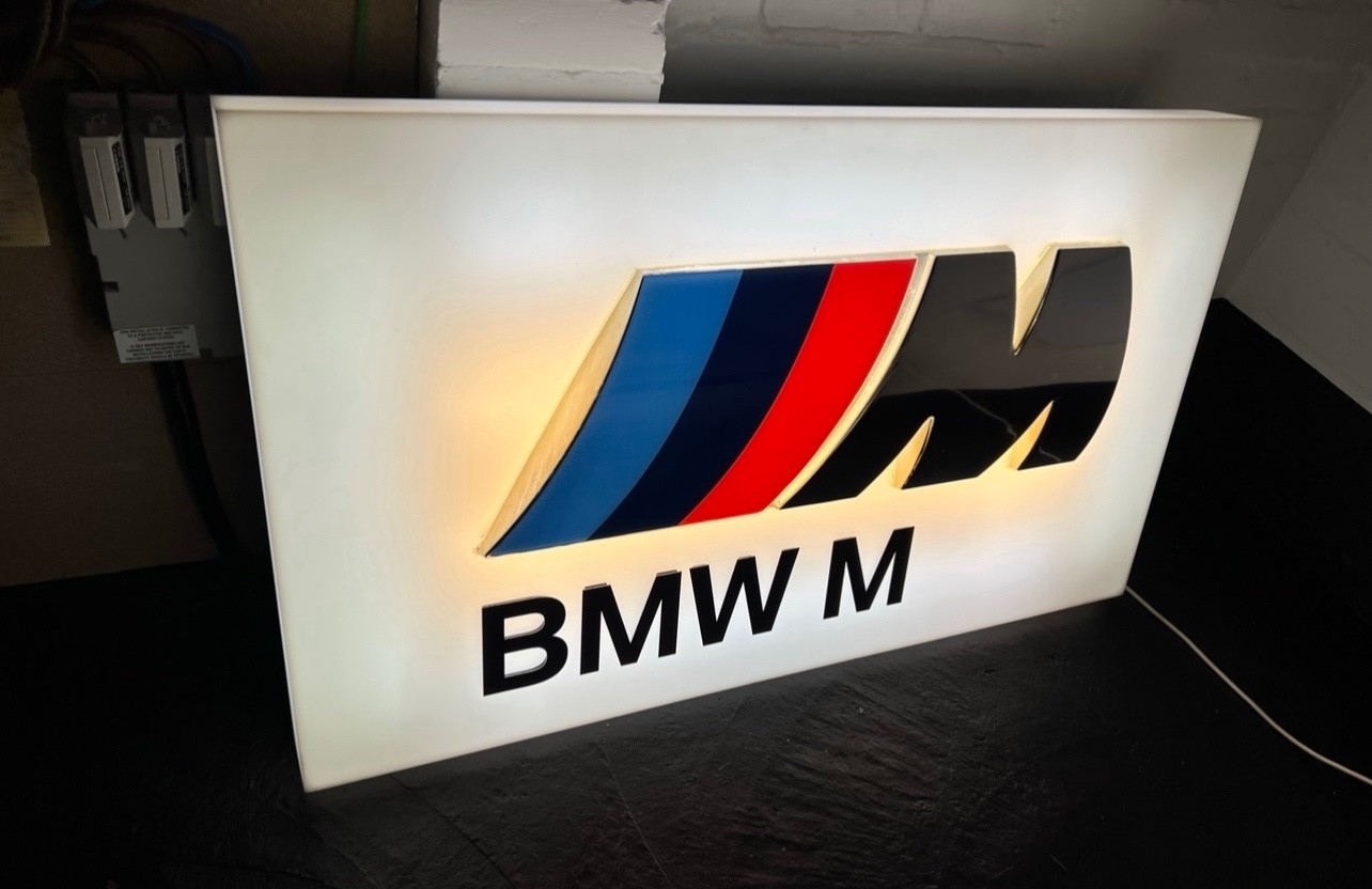 RARE 2000’s BMW MOTORSPORT DEALER SHOWROOM GARAGE ILLUMINATED SIGN - M2 M3 M5 M6 RARE 2000’s BMW MOTORSPORT DEALER SHOWROOM GARAGE ILLUMINATED SIGN - M2 M3 M5 M6