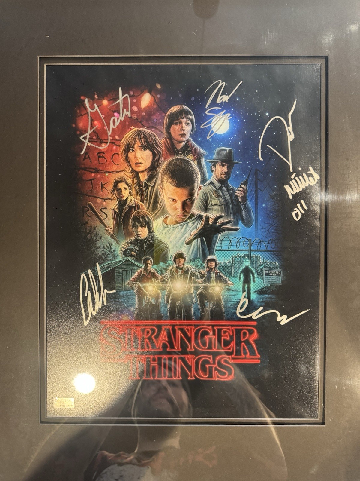 *Rare* Stranger Things Autographed Poster (6 main cast members) | With Card Lot *Rare* Stranger Things Autographed Poster (6 main cast members) | With Card Lot