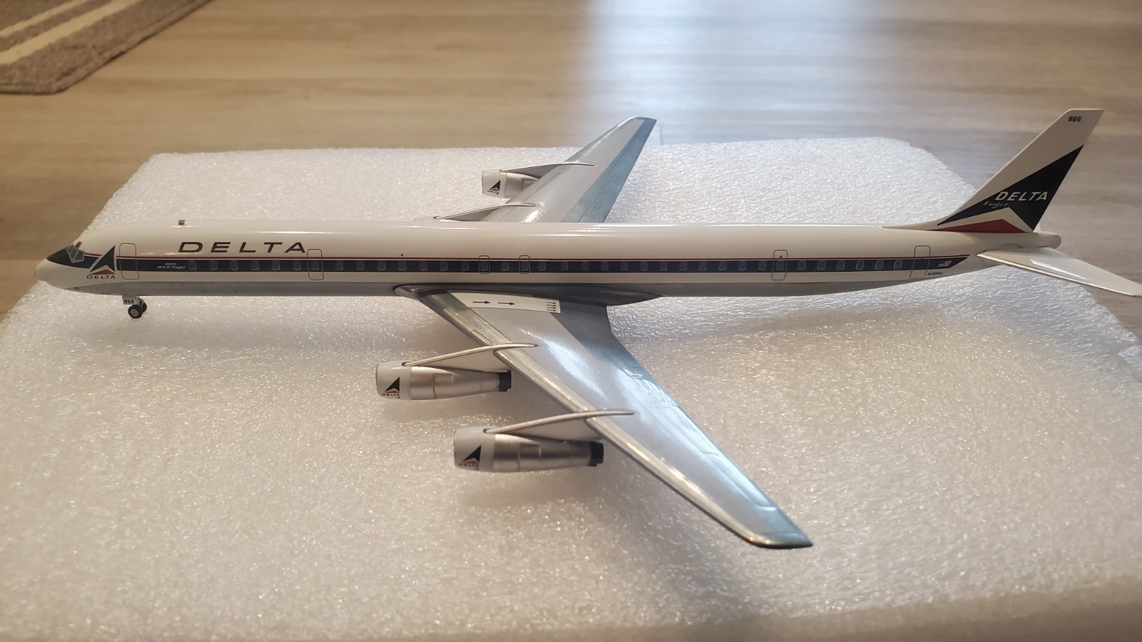 Aeroclassics Delta Air Lines DC8-61 1:200 AC219546 Widget Colors N1300L Aeroclassics Delta Air Lines DC8-61 1:200 AC219546 Widget Colors N1300L