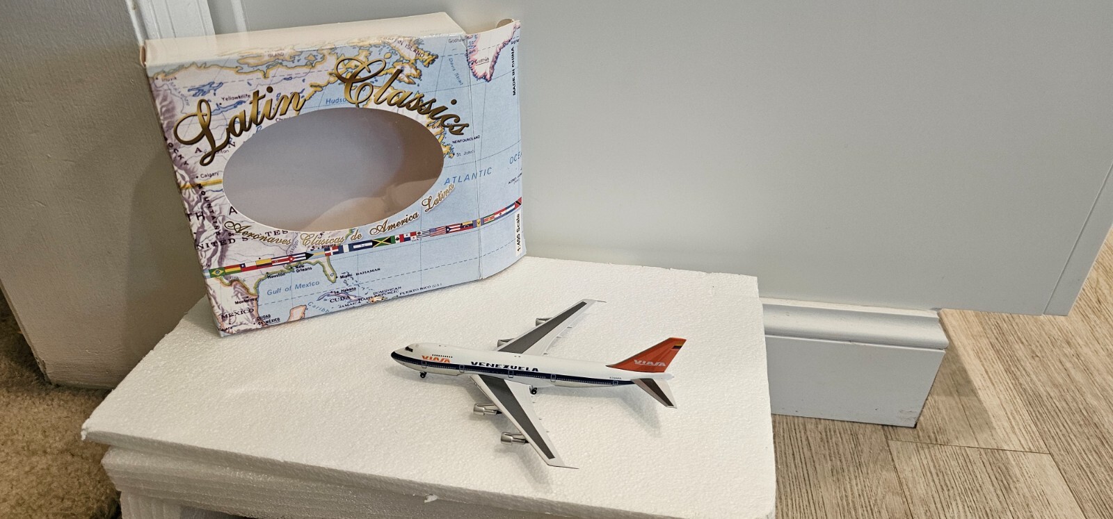 Aeroclassics Viasa B747-273C 1:400 1970s Colors N749WA
