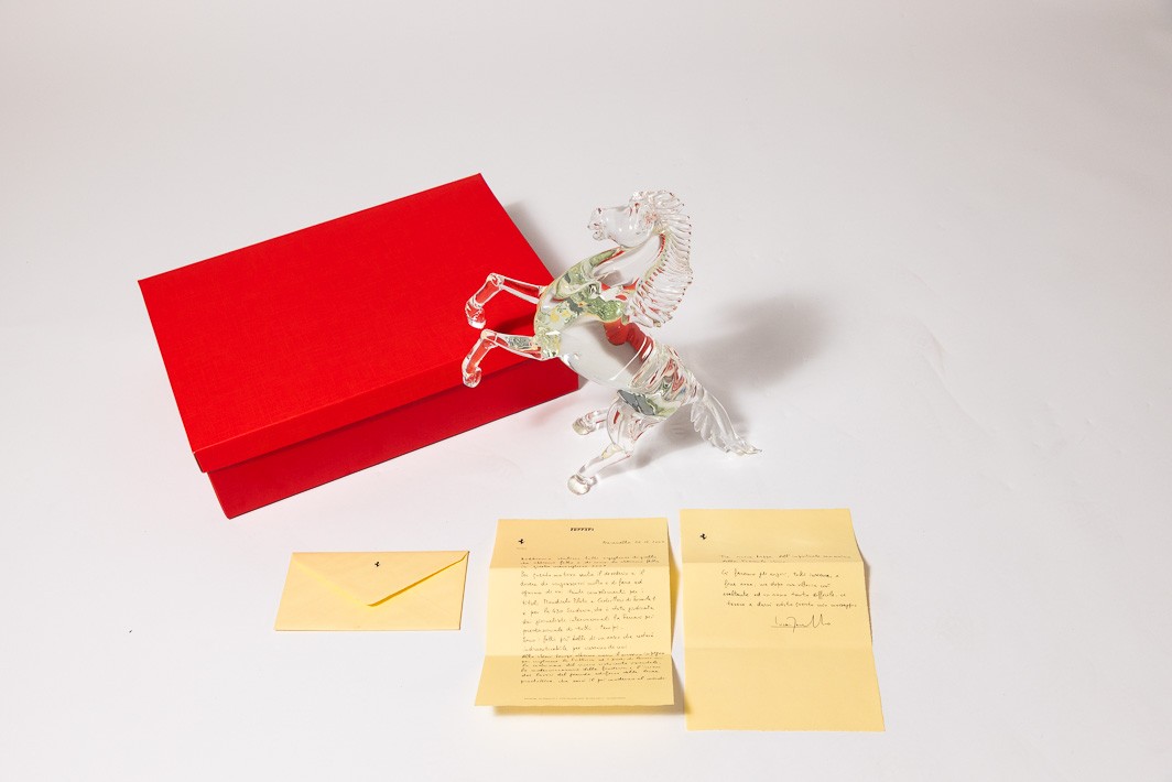 2007 Ferrari Cavallino Large Murano Glass Prancing Horse Christmas Gift Set with