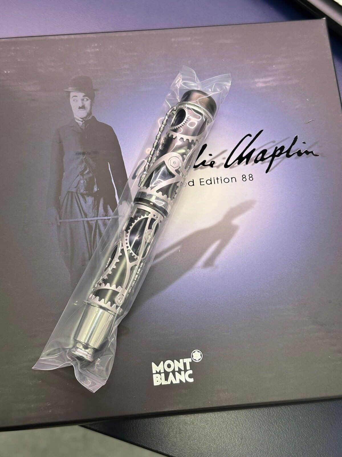 MONTBLANC CHARLIE CHAPLIN 18 K Gold Limited Edition 88 - Skeleton Fountain Pen MONTBLANC CHARLIE CHAPLIN 18 K Gold Limited Edition 88 - Skeleton Fountain Pen