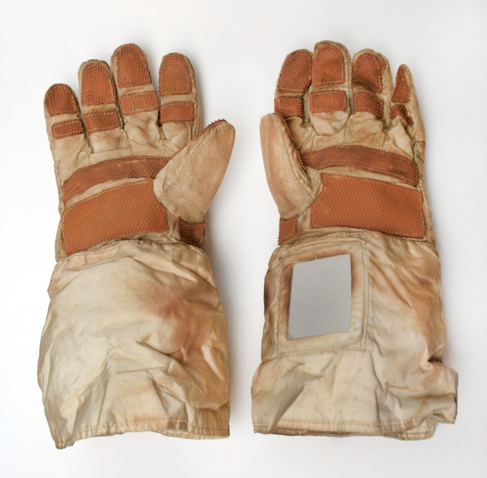 PAIR OF GLOVES FOR SOVIET MOONWALKER SPACESUIT *KRECHET*