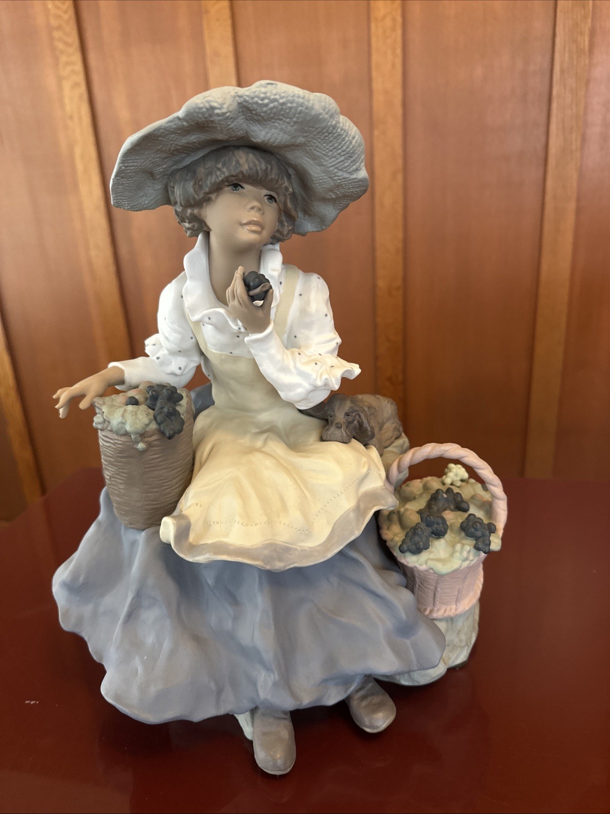 Lladro Goyescas - Retired ( Fruitful Harvest) Extremely Rare Lladro Goyescas - Retired ( Fruitful Harvest) Extremely Rare