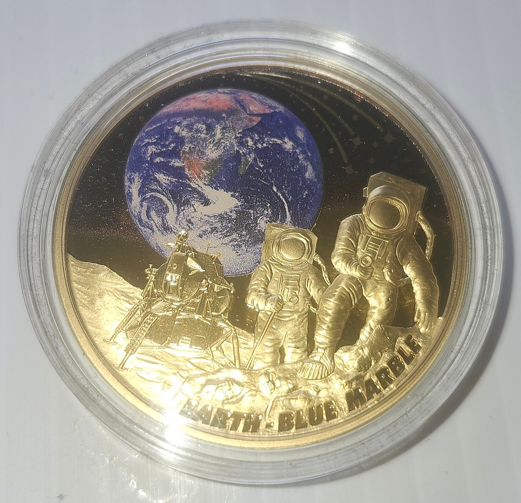 2022 $100 Niue Earth BLUE MARBLE Apollo 17 Moon 1oz Gold 2022 $100 Niue Earth BLUE MARBLE Apollo 17 Moon 1oz Gold