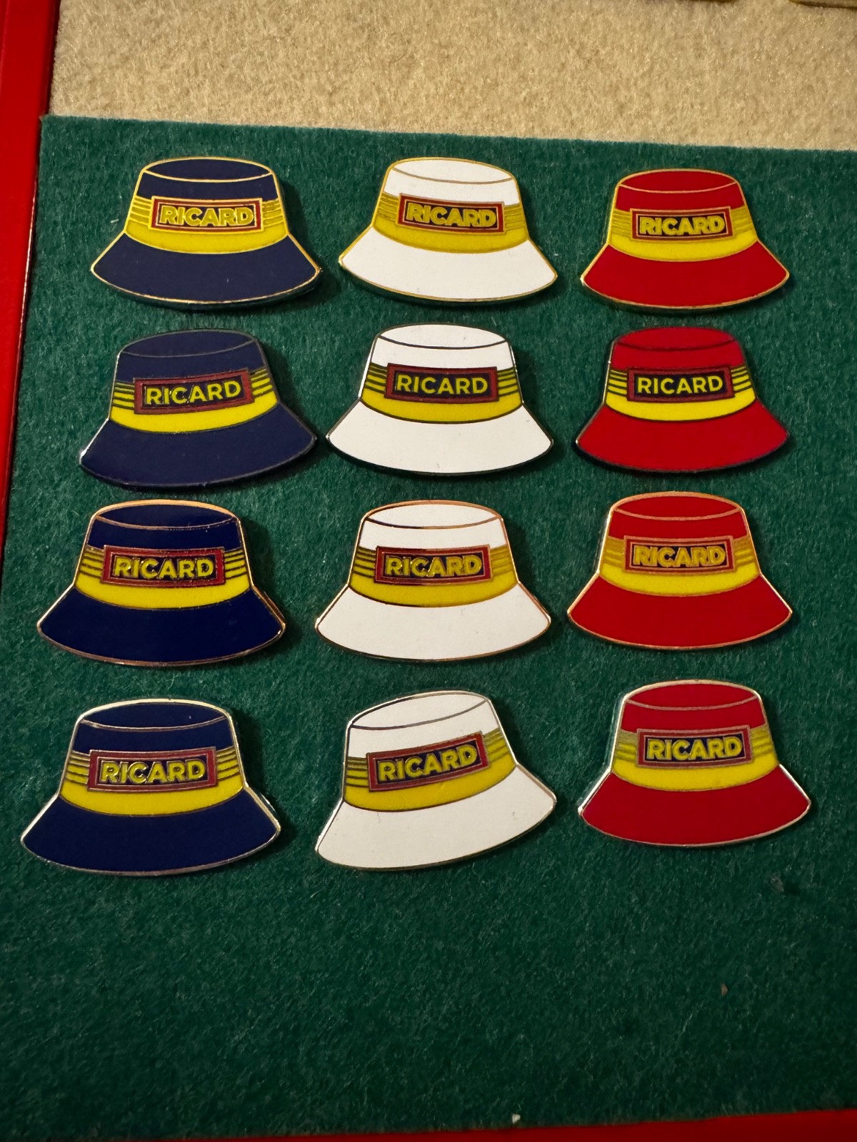 12 Pin's Ricard Bob Blue White Red
