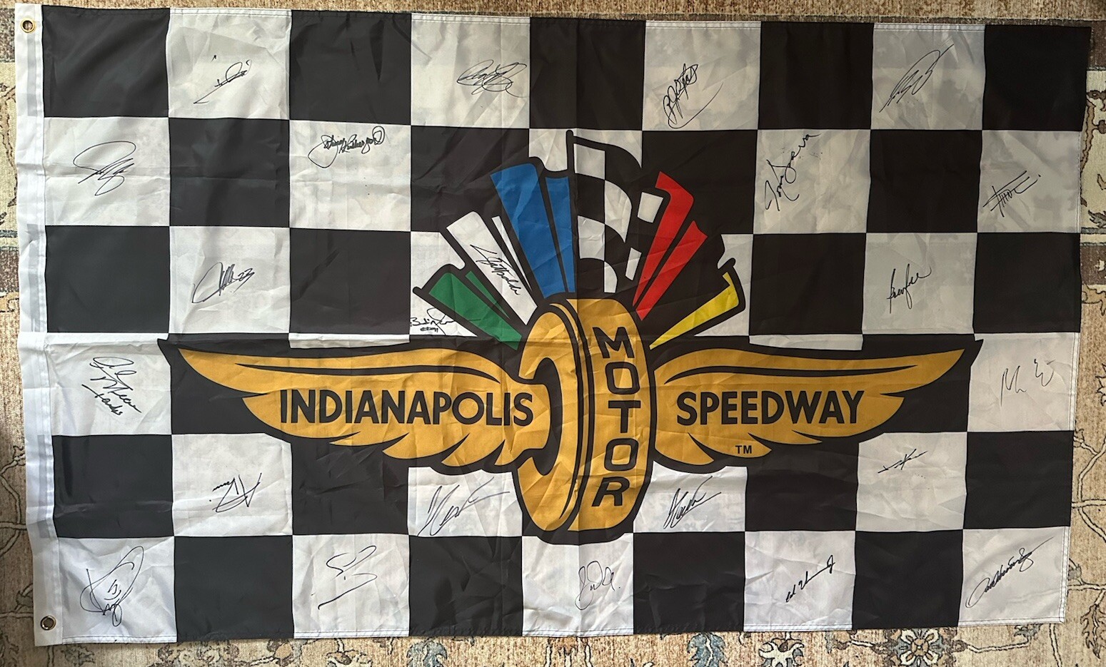 24 Winners Signed 3'x5' Flag Indianapolis Indy 500 AJ Foyt Gil De Ferran Mears