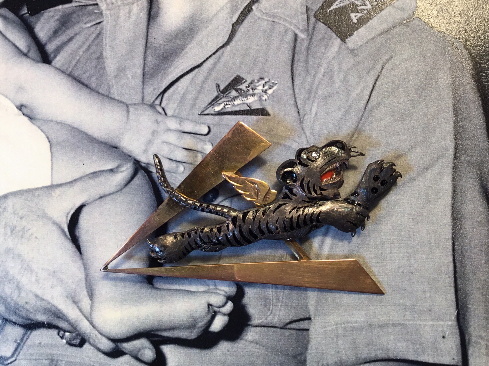 WWII RARE AVG FLYING TIGER ONE OF A KIND THEATER MADE TIGER BADGE GROUPING
